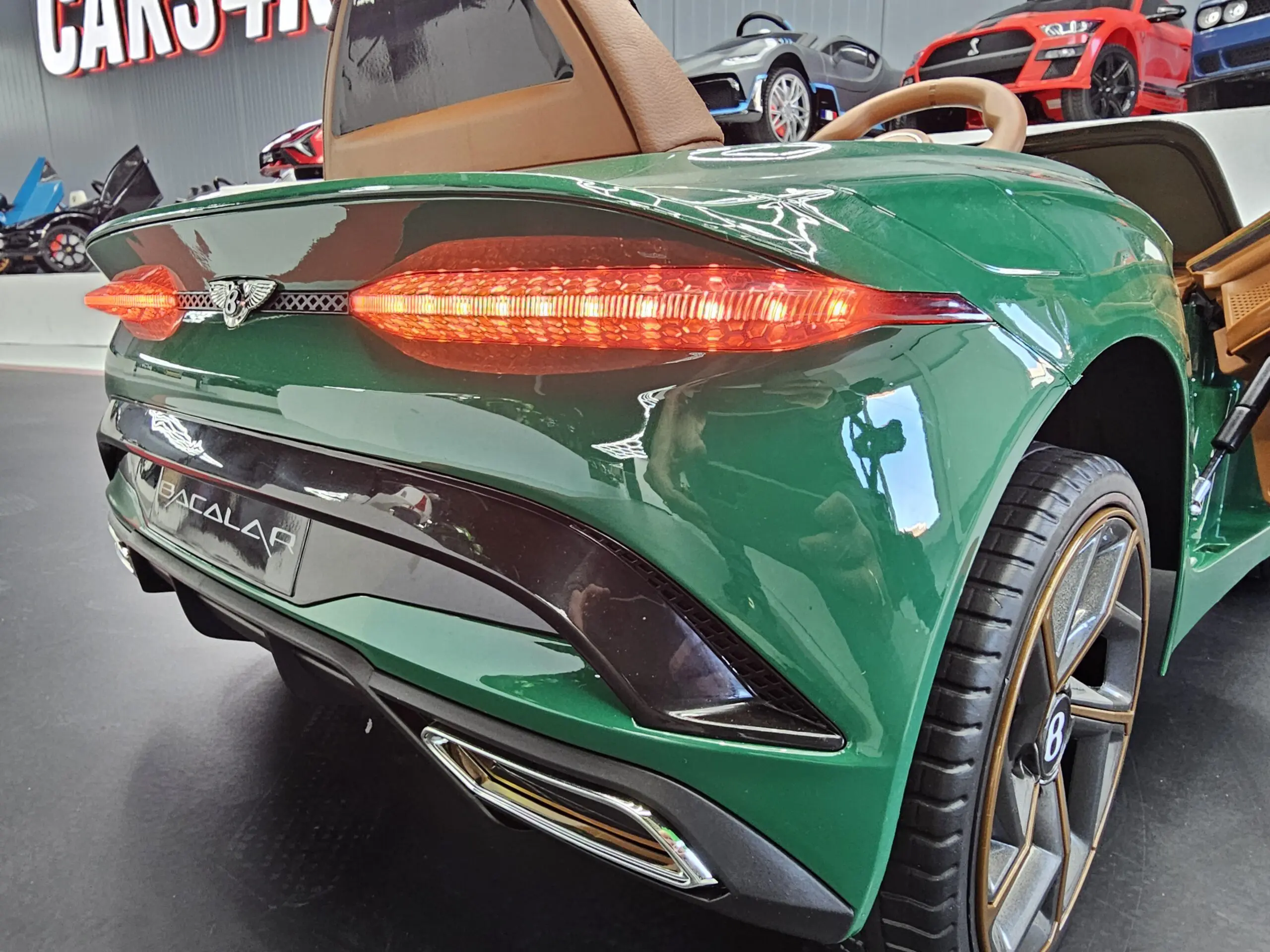 Mașină electrică Bentley Bacalar 12V Verde Metalic, Licență Oficială – Uși Verticale, Telecomandă 2.4G [5]