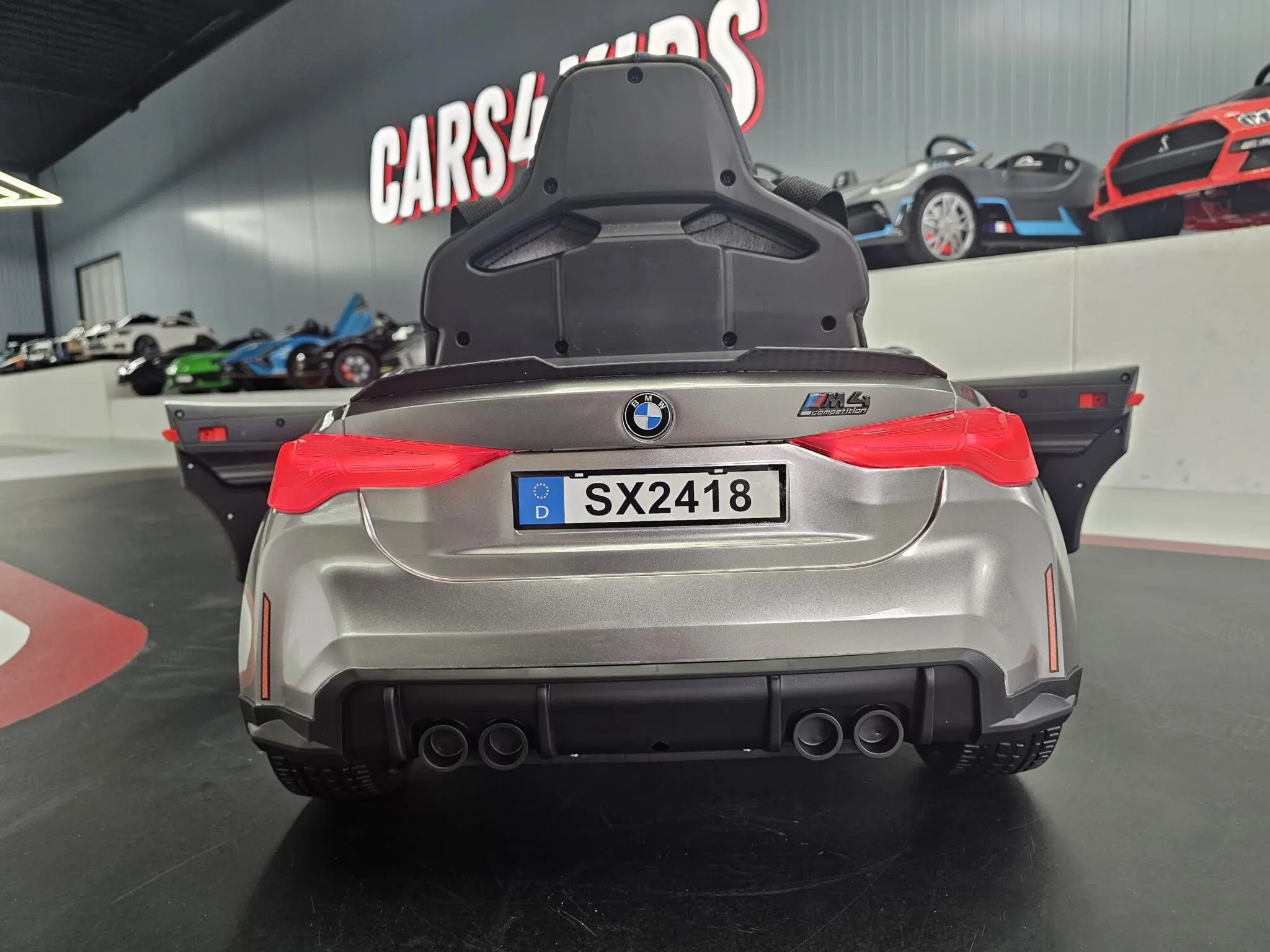 Mașină electrică BMW M4 12V Gri Metalic, Licență Oficială – Telecomandă 2.4G, Scaun Piele [9]