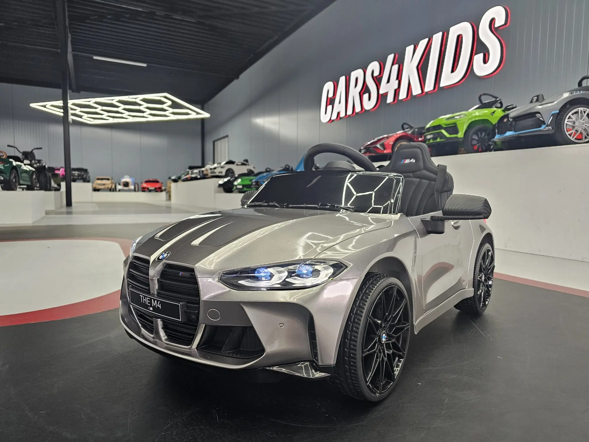 Mașină electrică BMW M4 12V Gri Metalic, Licență Oficială – Telecomandă 2.4G, Scaun Piele [3]