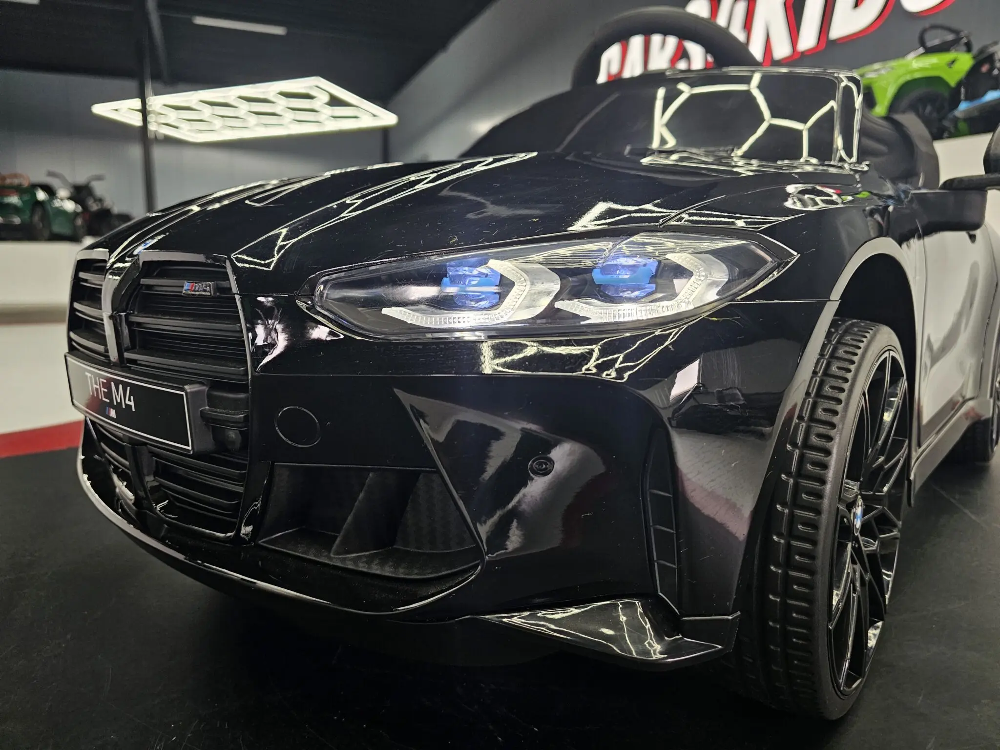 Mașină electrică BMW M4 12V Negru Metalic, Licență Oficială – Telecomandă 2.4G, Scaun Piele [3]