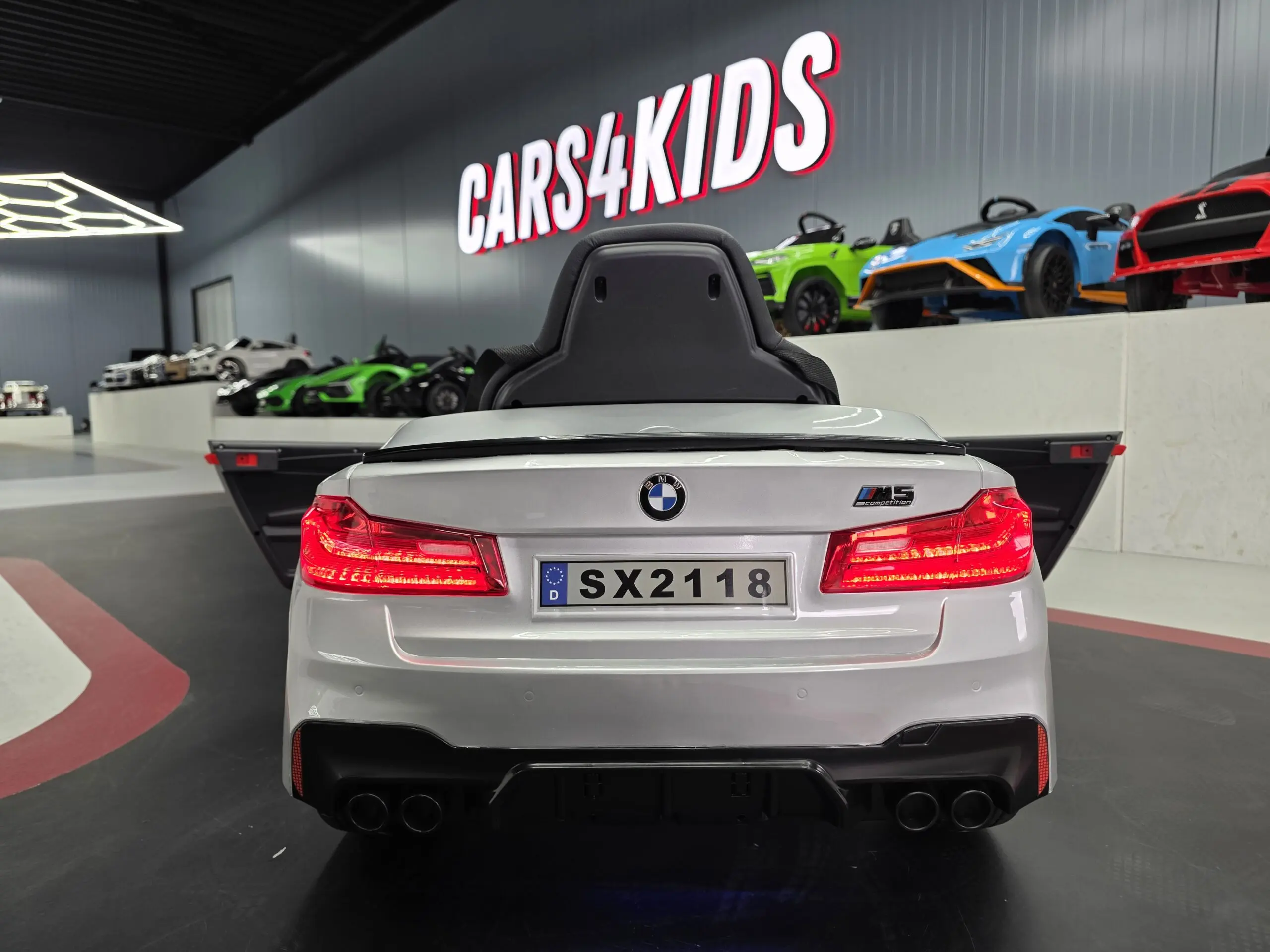 Mașină electrică BMW M5 24V Gri Metalic, Licență Oficială – Telecomandă 2.4G, Scaun Piele [6]