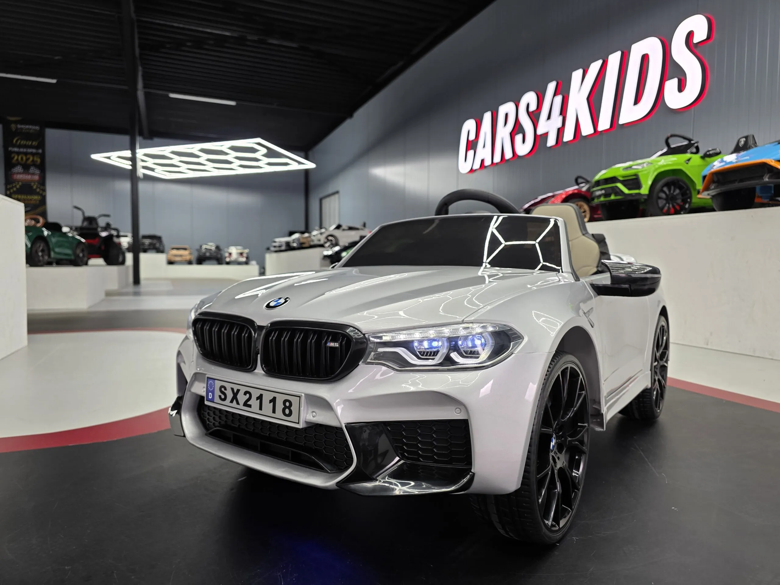 Mașină electrică BMW M5 24V Gri Metalic, Licență Oficială – Telecomandă 2.4G, Scaun Piele [1]