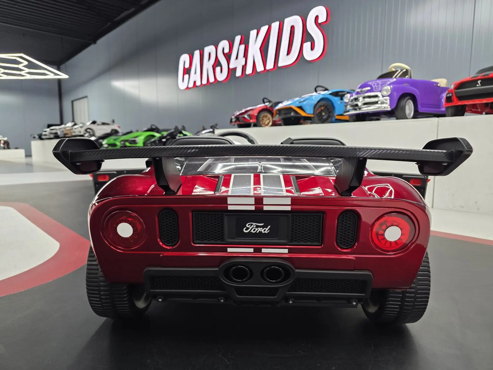 Mașină electrică Ford GT 24V Roșu Metalic, 2 Locuri, licență oficială – Telecomandă 2.4G, Uși Funcționale [9]