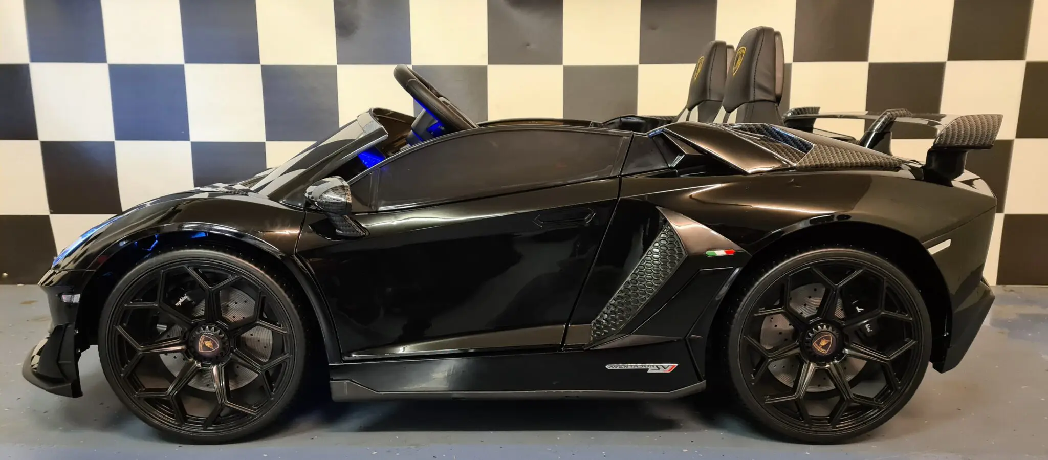 Mașină electrică Lamborghini Aventador SVJ 24V Negru, 2 Locuri, licență oficială – Drift, Uși Verticale, Telecomandă [7]