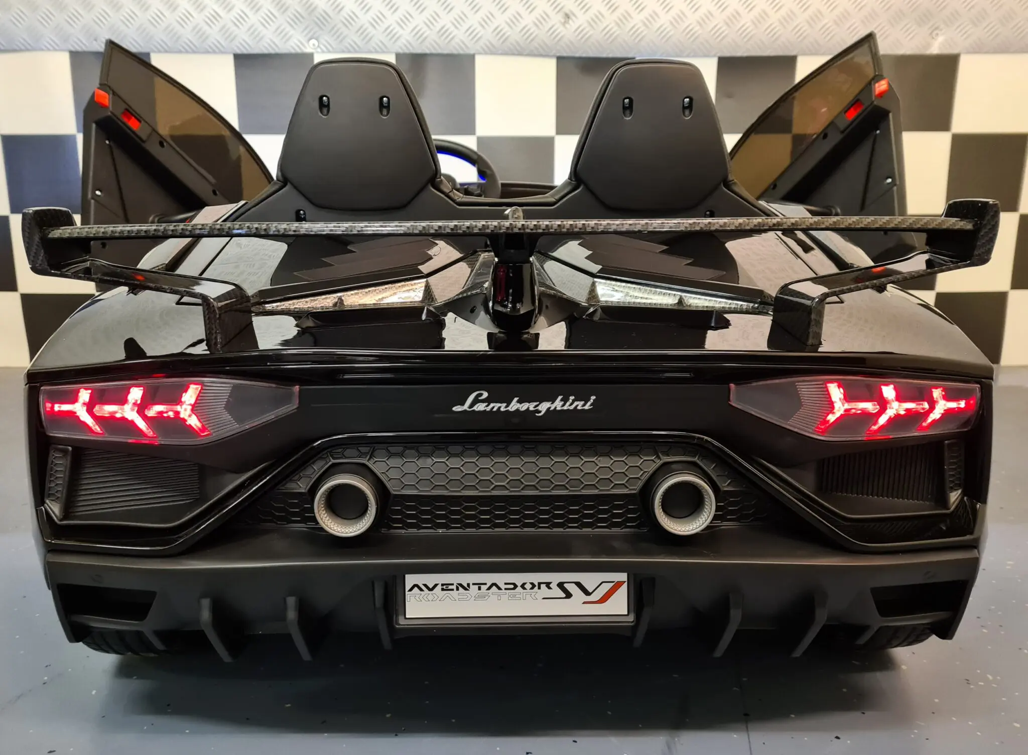 Mașină electrică Lamborghini Aventador SVJ 24V Negru, 2 Locuri, licență oficială – Drift, Uși Verticale, Telecomandă [8]