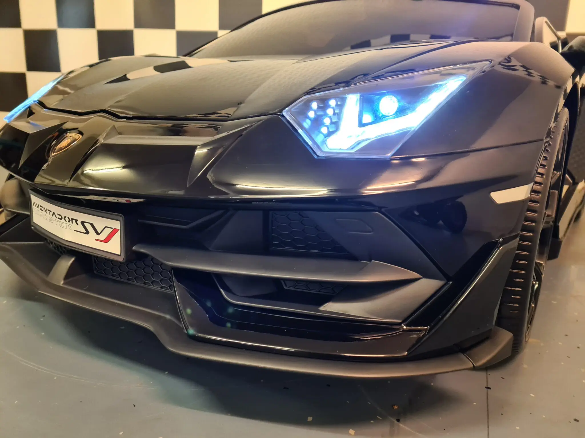 Mașină electrică Lamborghini Aventador SVJ 24V Negru, 2 Locuri, licență oficială – Drift, Uși Verticale, Telecomandă [6]
