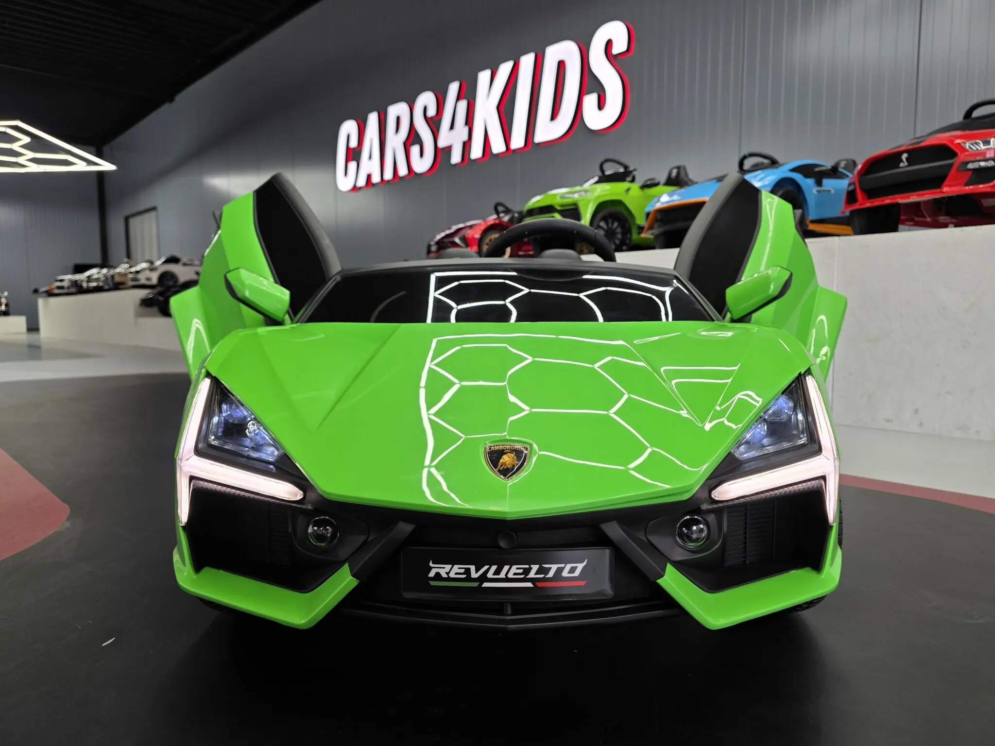 Mașină electrică Lamborghini Revuelto 24V Verde, 2 Locuri, licență oficială – Uși Vertical, Telecomandă 2.4G [3]
