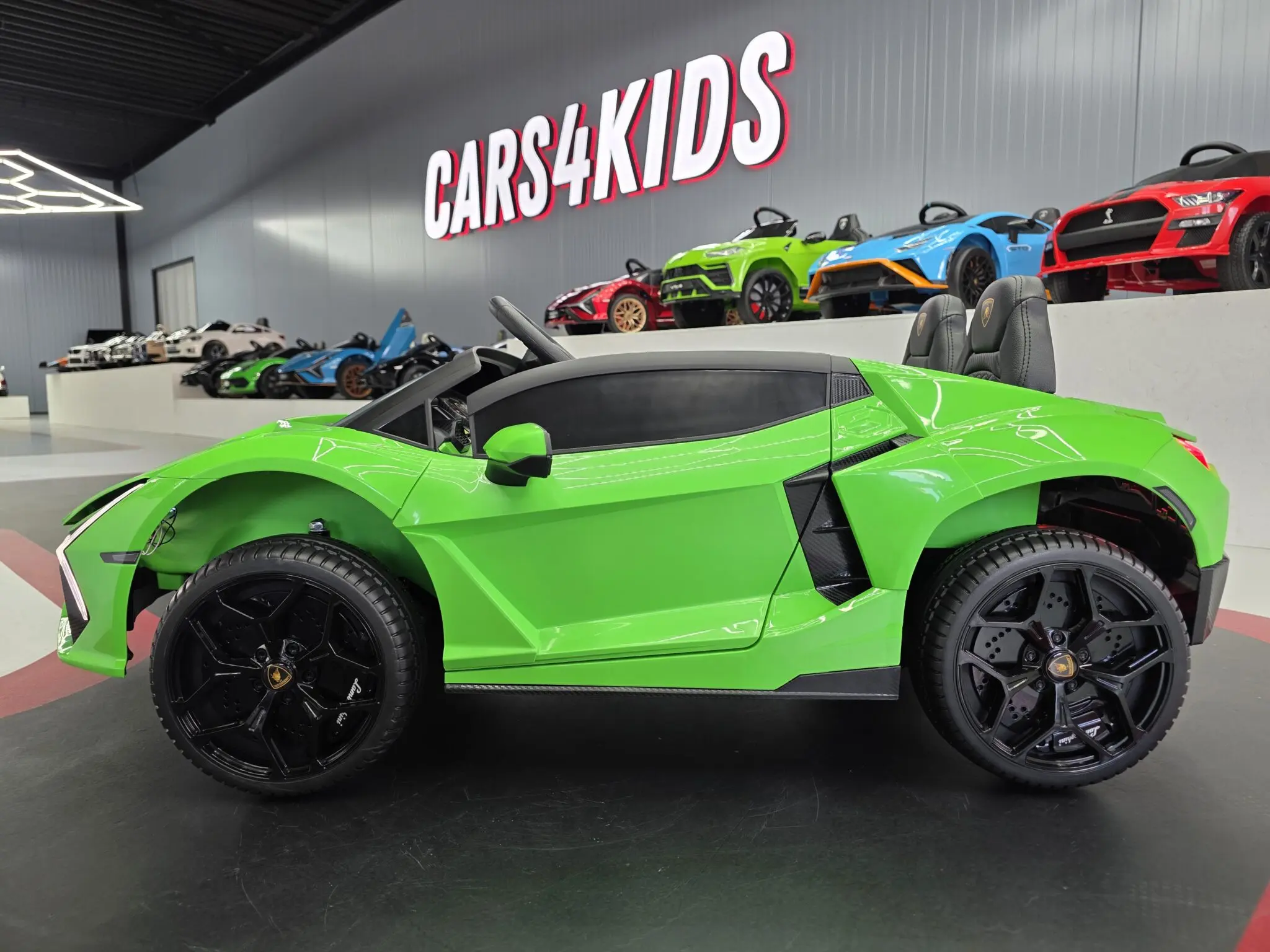 Mașină electrică Lamborghini Revuelto 24V Verde, 2 Locuri, licență oficială – Uși Vertical, Telecomandă 2.4G [5]