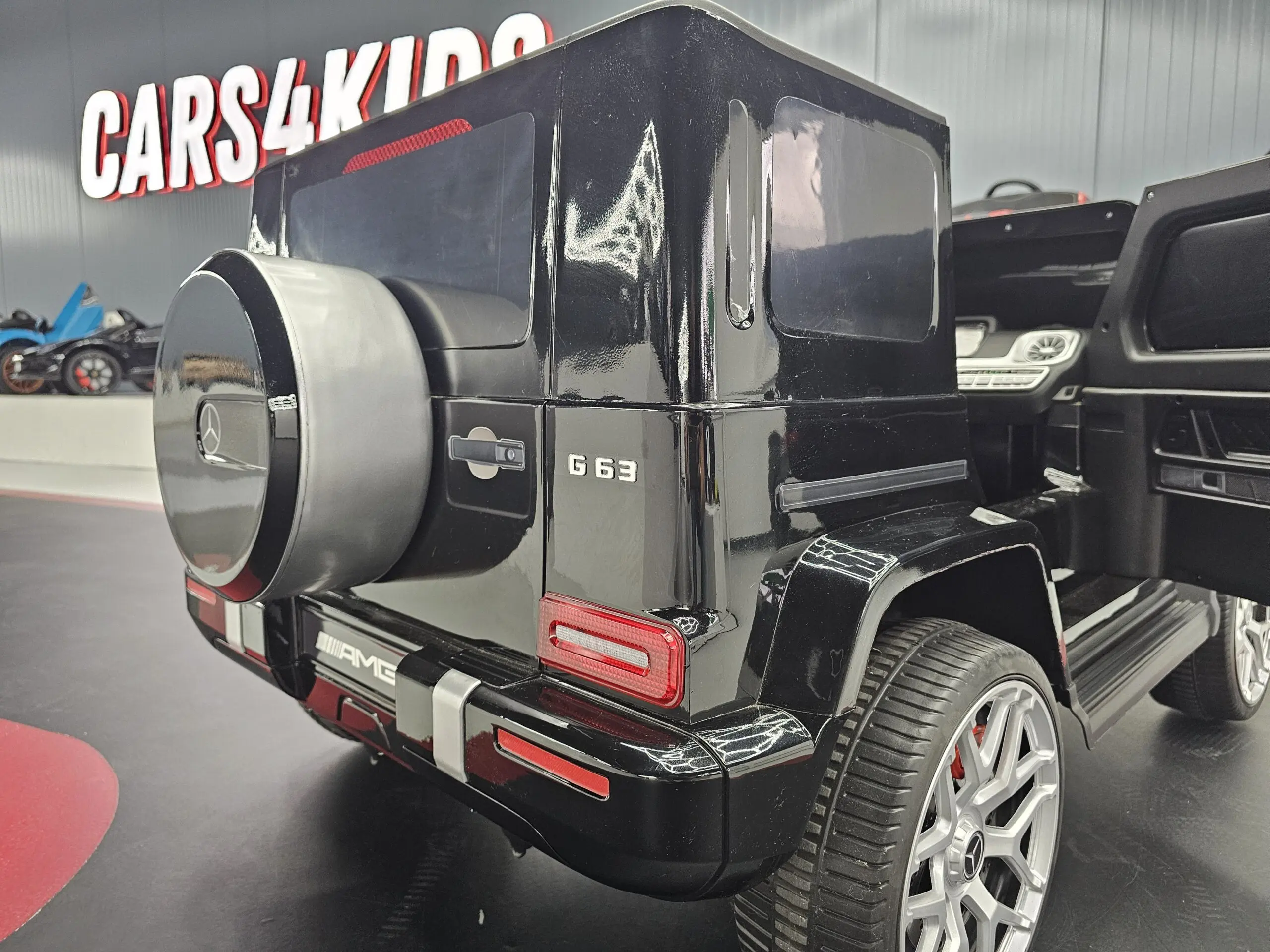 Mașină electrică Mercedes G63 AMG 24V Negru Metalic, 2 Locuri, Licență Oficială – Telecomandă 2.4G [7]