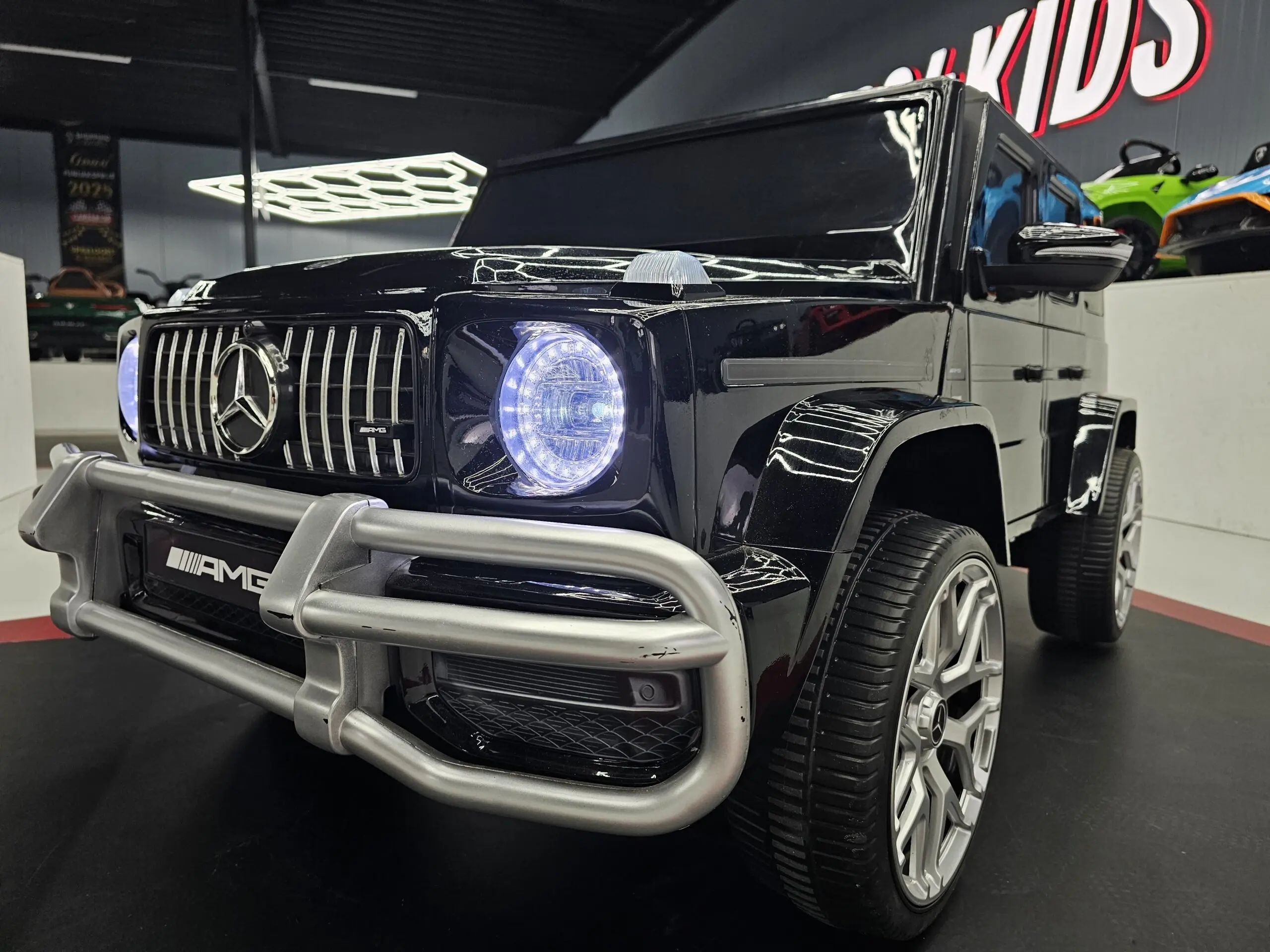 Mașină electrică Mercedes G63 AMG 24V Negru Metalic, 2 Locuri, Licență Oficială – Telecomandă 2.4G [4]