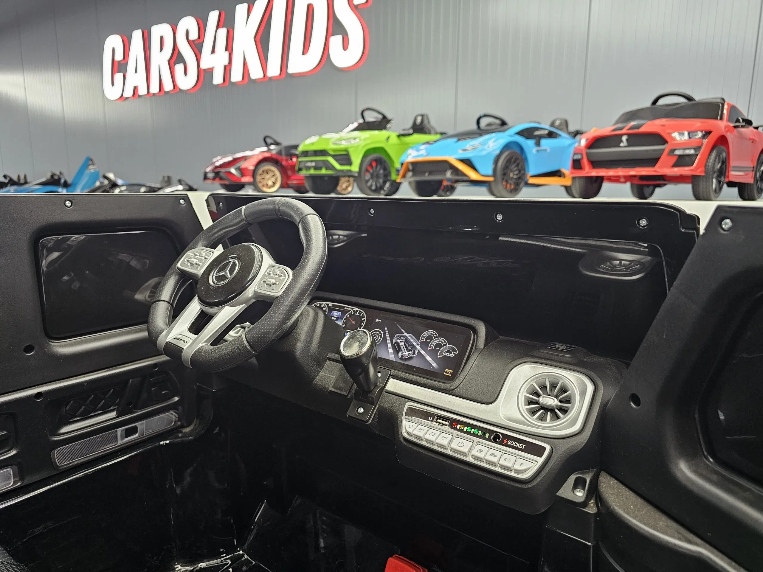 Mașină electrică Mercedes G63 AMG 24V Negru Metalic, 2 Locuri, Licență Oficială – Telecomandă 2.4G [9]