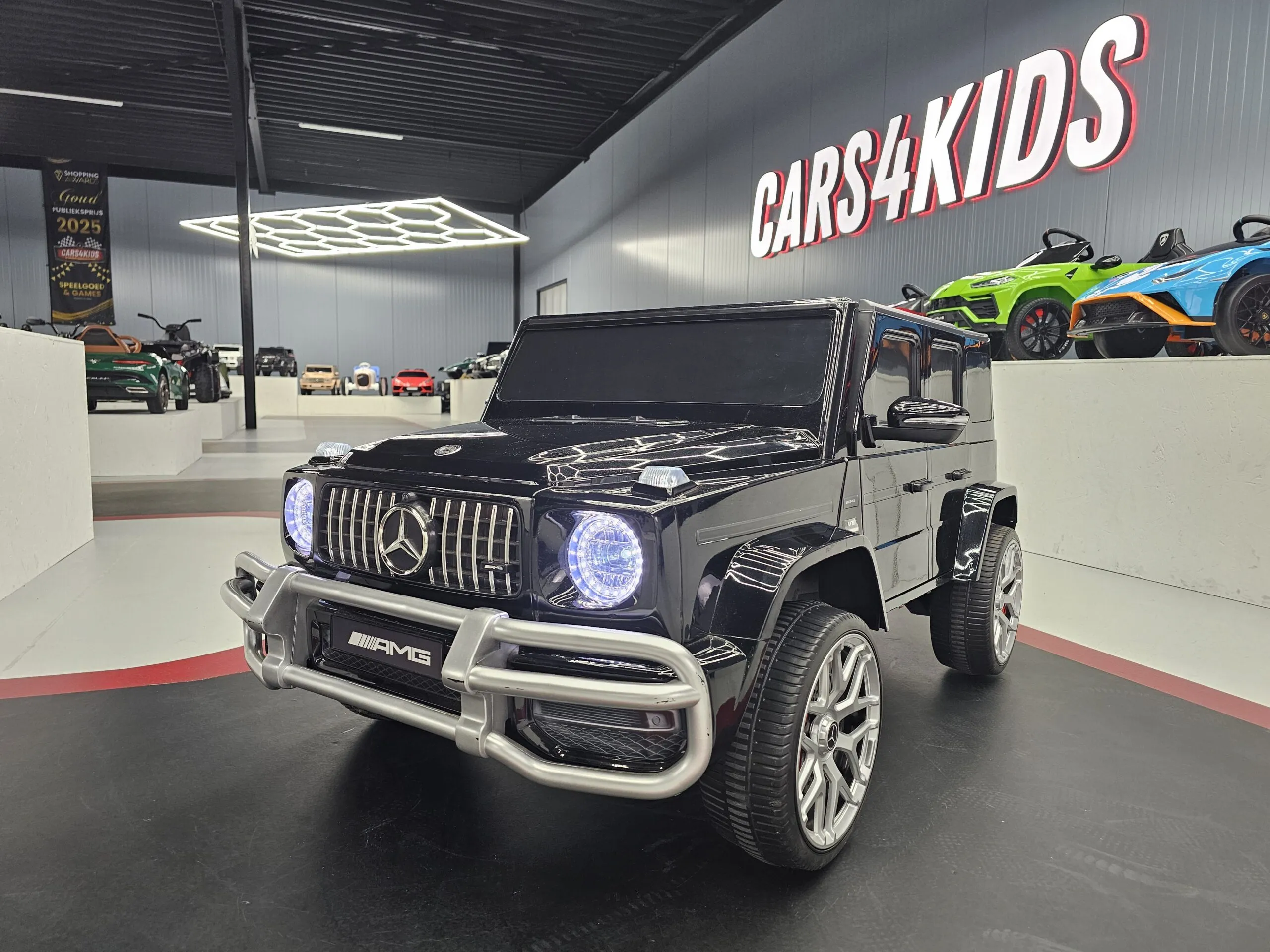 Mașină electrică Mercedes G63 AMG 24V Negru Metalic, 2 Locuri, Licență Oficială – Telecomandă 2.4G [1]