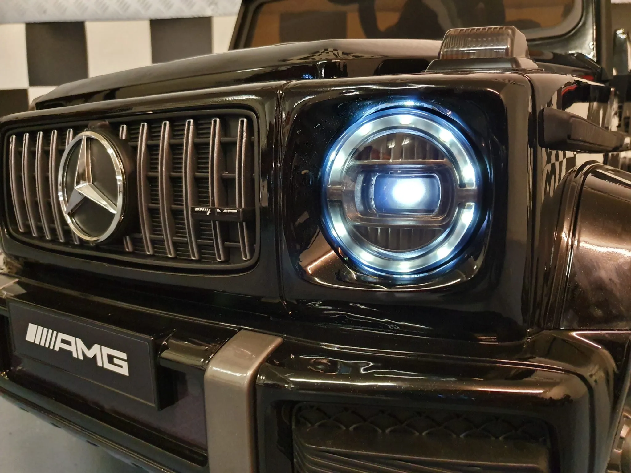 Mașină electrică pentru copii Mercedes-Benz G63 AMG 12V, baterie 7Ah, negru metalizat, 4 motoare, roți cauciuc, scaun piele, telecomandă 2.4G, centură în 5 puncte [4]