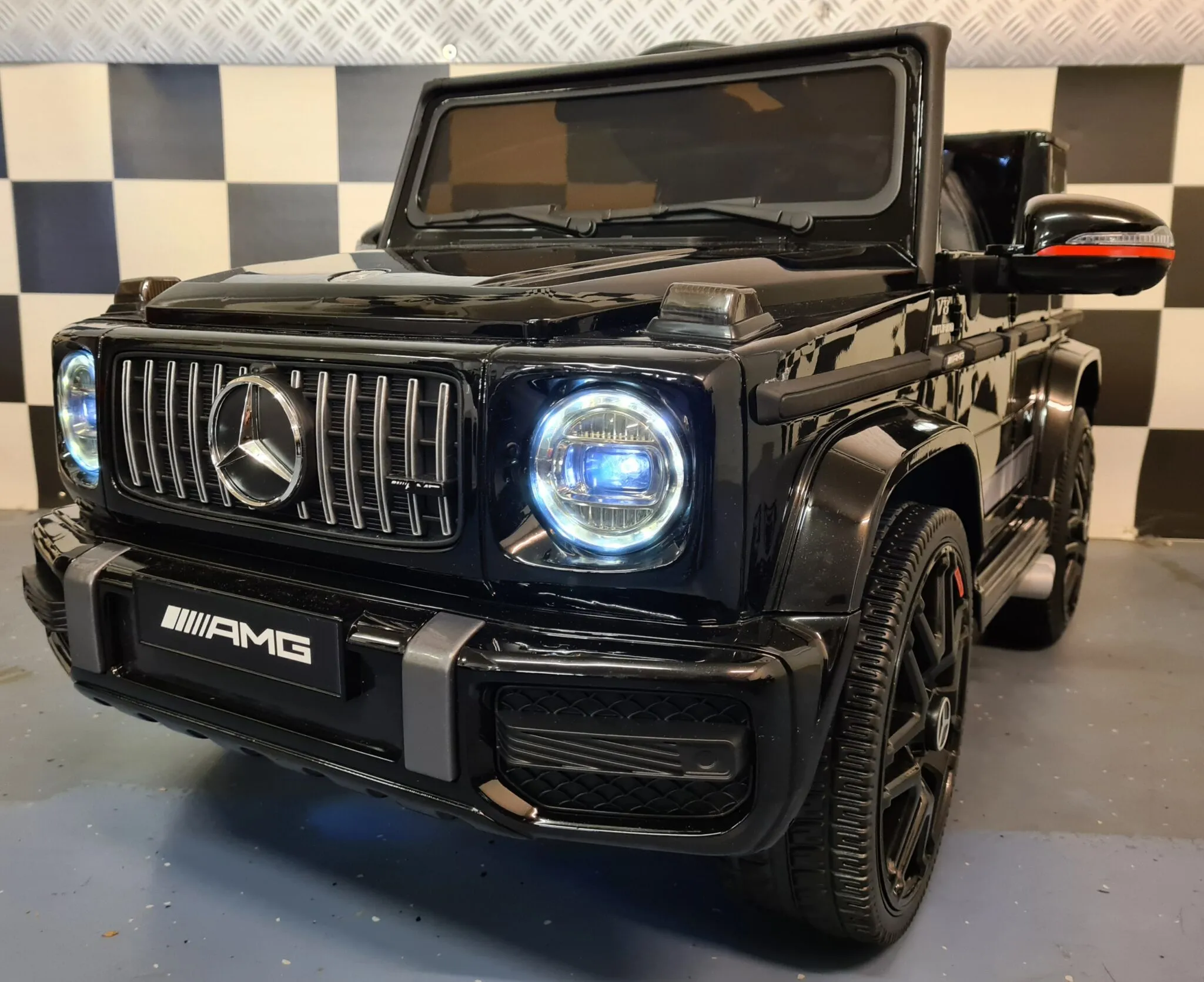 Mașinuțe electrice copii premium - Mașină electrică pentru copii Mercedes-Benz G63 AMG 12V, baterie 7Ah, negru metalizat, 4 motoare, roți cauciuc, scaun piele, telecomandă 2.4G, centură în 5 puncte
