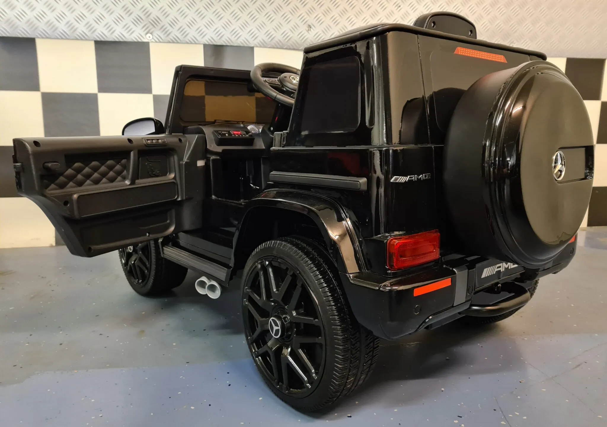 Mașină electrică pentru copii Mercedes-Benz G63 AMG 12V, baterie 7Ah, negru metalizat, 4 motoare, roți cauciuc, scaun piele, telecomandă 2.4G, centură în 5 puncte [6]