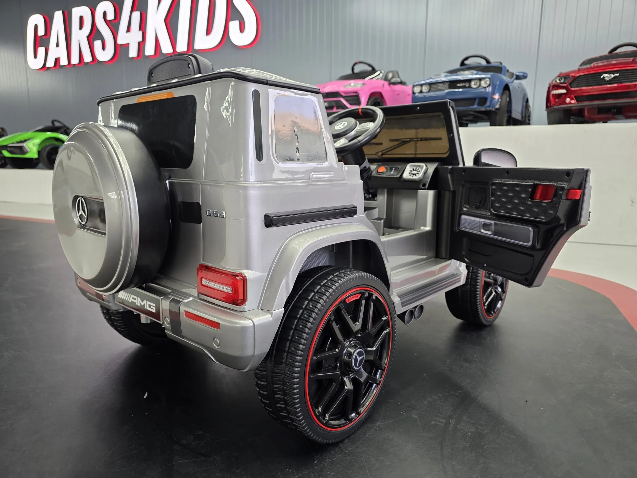 Mașină electrică pentru copii Mercedes-Benz G63 AMG 12V, gri metalizat, telecomandă 2.4G, baterie 9Ah, roți cauciuc, scaun din piele [5]