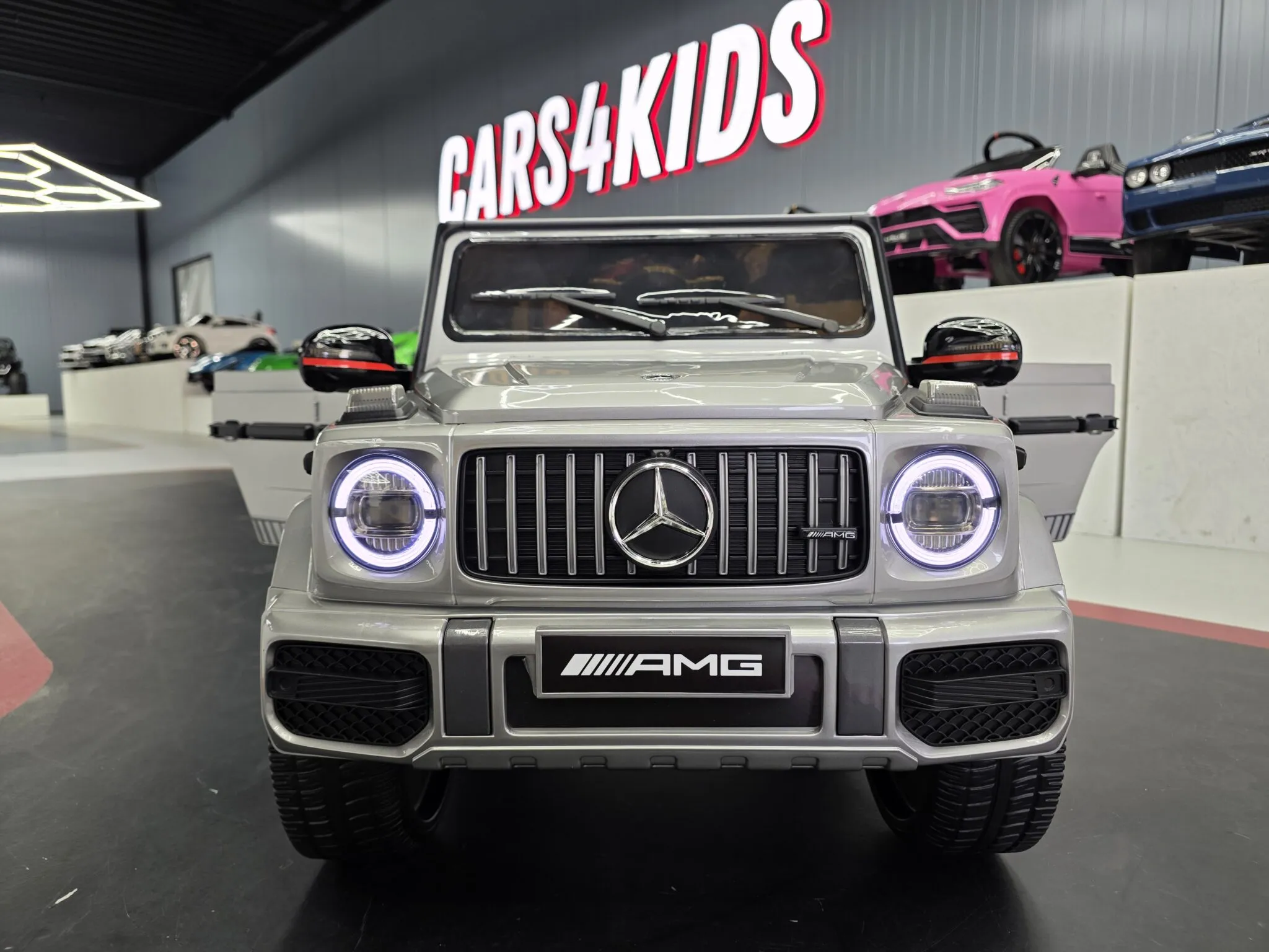 Mașină electrică pentru copii Mercedes-Benz G63 AMG 12V, gri metalizat, telecomandă 2.4G, baterie 9Ah, roți cauciuc, scaun din piele [1]