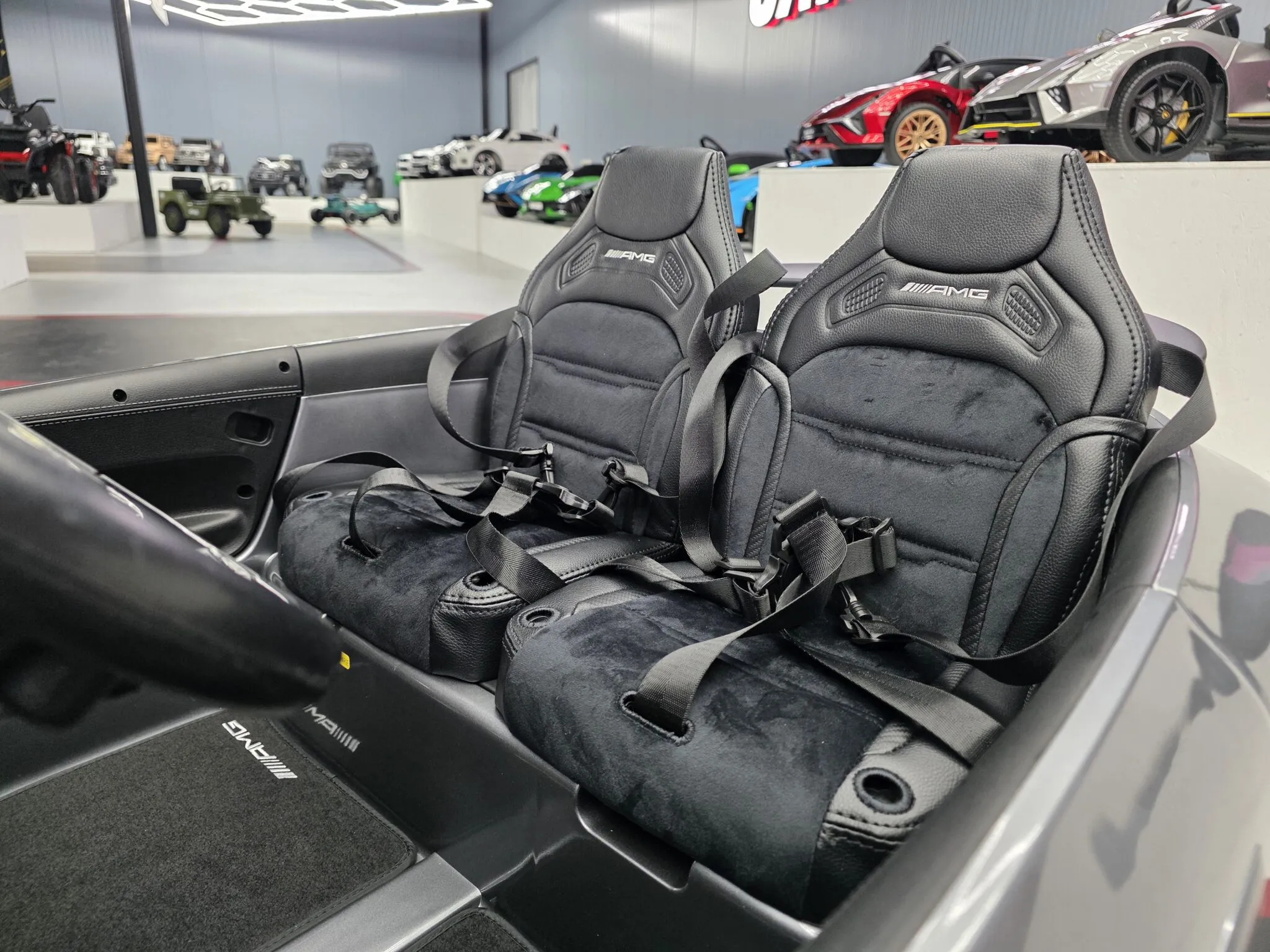 Mașină electrică pentru copii Mercedes GT63 24V, 2 locuri, gri metalizat, telecomandă 2.4G, 4 motoare, scaun din piele [6]