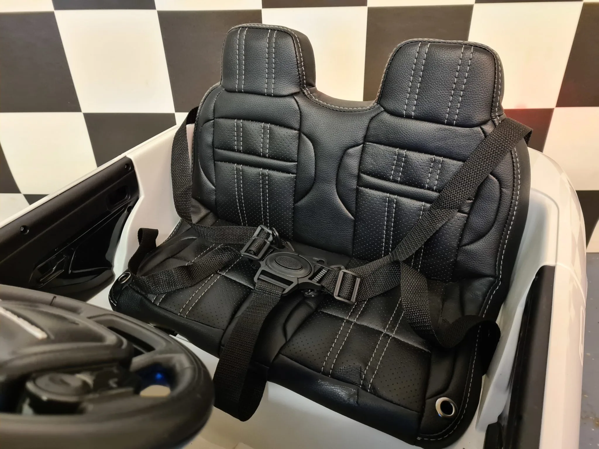 Mașină Electrică pentru Copii Range Rover Evoque 12V 10Ah Alb – 4 Motoare, Suspensii, Telecomandă 2.4G, Roți Cauciuc, Scaun Piele | 3 Ani+ [7]