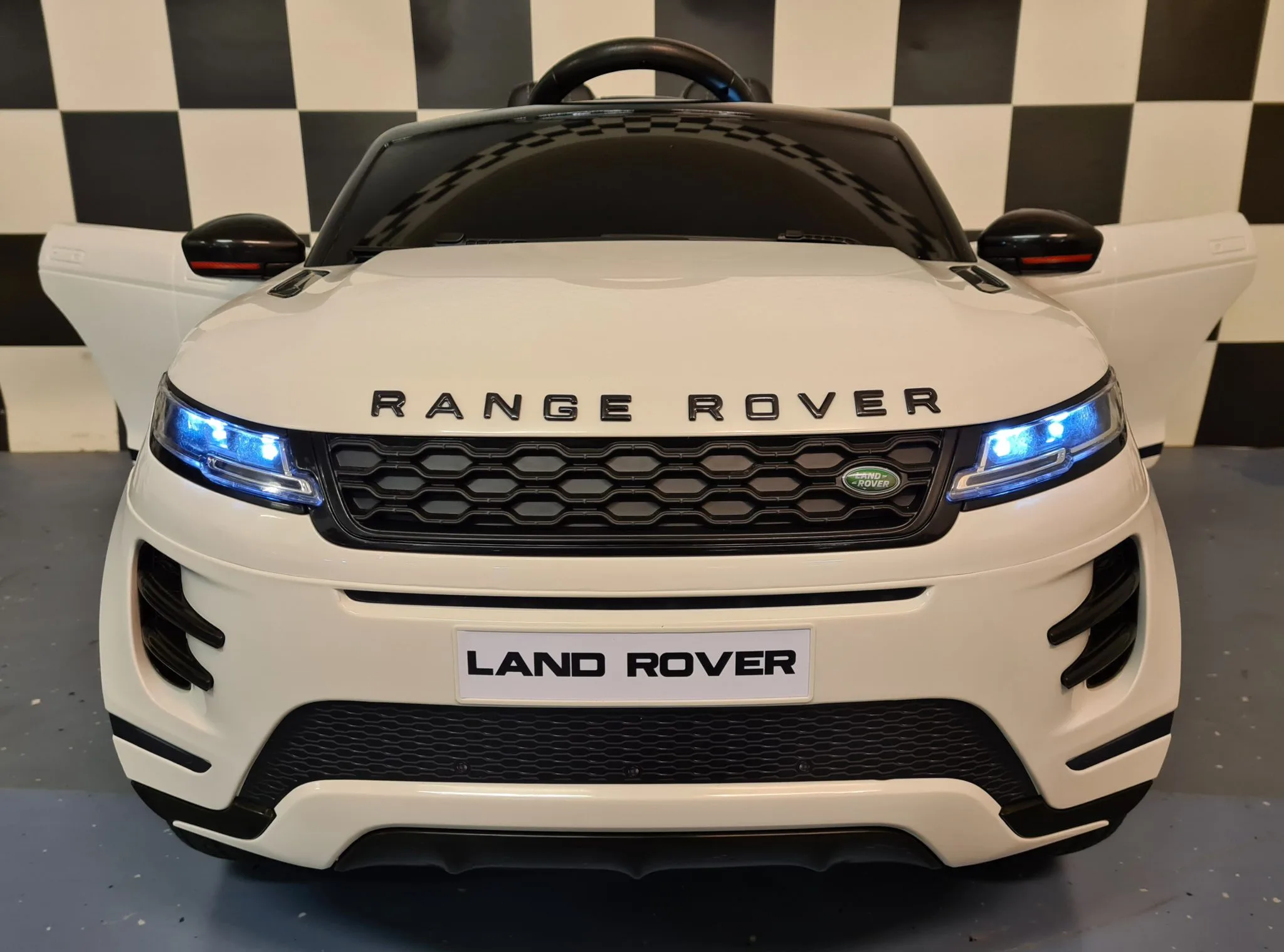 Mașină Electrică pentru Copii Range Rover Evoque 12V 10Ah Alb – 4 Motoare, Suspensii, Telecomandă 2.4G, Roți Cauciuc, Scaun Piele | 3 Ani+ [2]