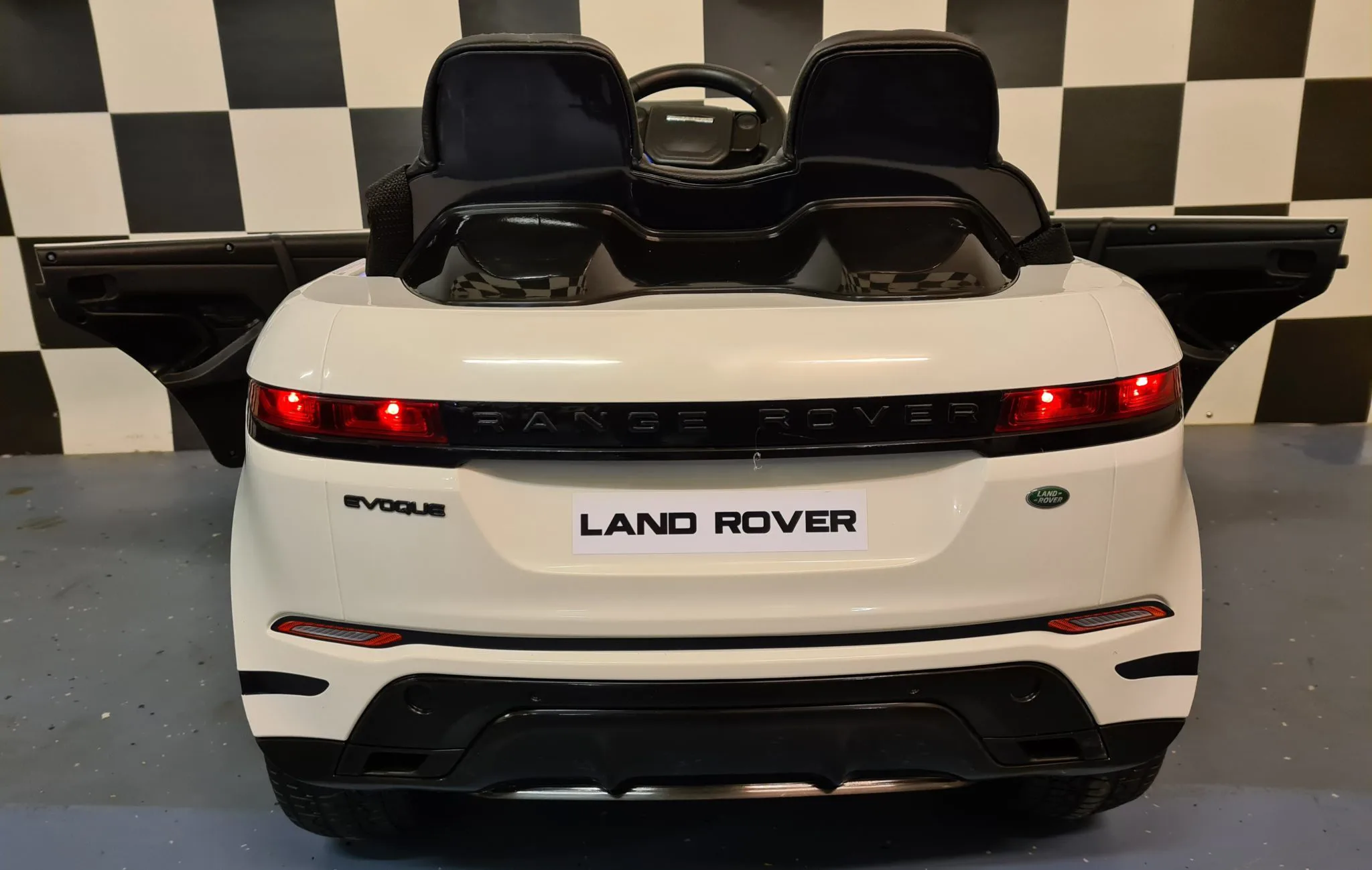Mașină Electrică pentru Copii Range Rover Evoque 12V 10Ah Alb – 4 Motoare, Suspensii, Telecomandă 2.4G, Roți Cauciuc, Scaun Piele | 3 Ani+ [5]