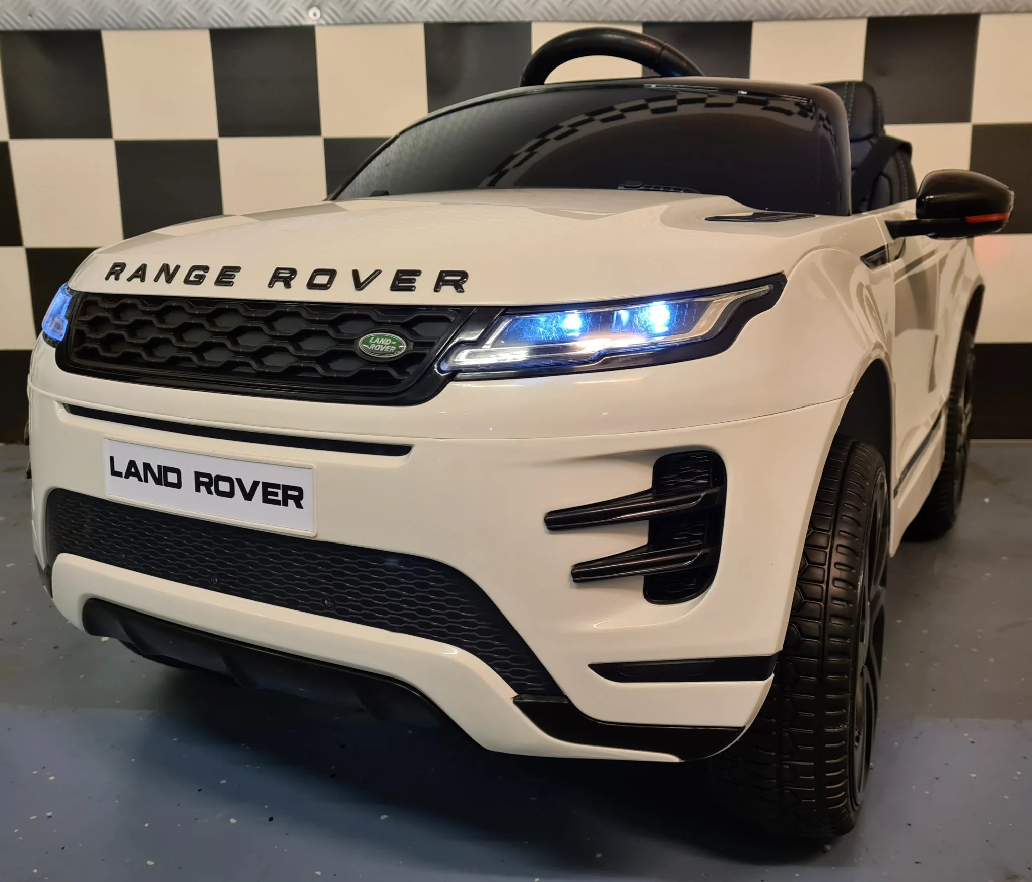 Mașină Electrică pentru Copii Range Rover Evoque 12V 10Ah Alb – 4 Motoare, Suspensii, Telecomandă 2.4G, Roți Cauciuc, Scaun Piele | 3 Ani+ [1]