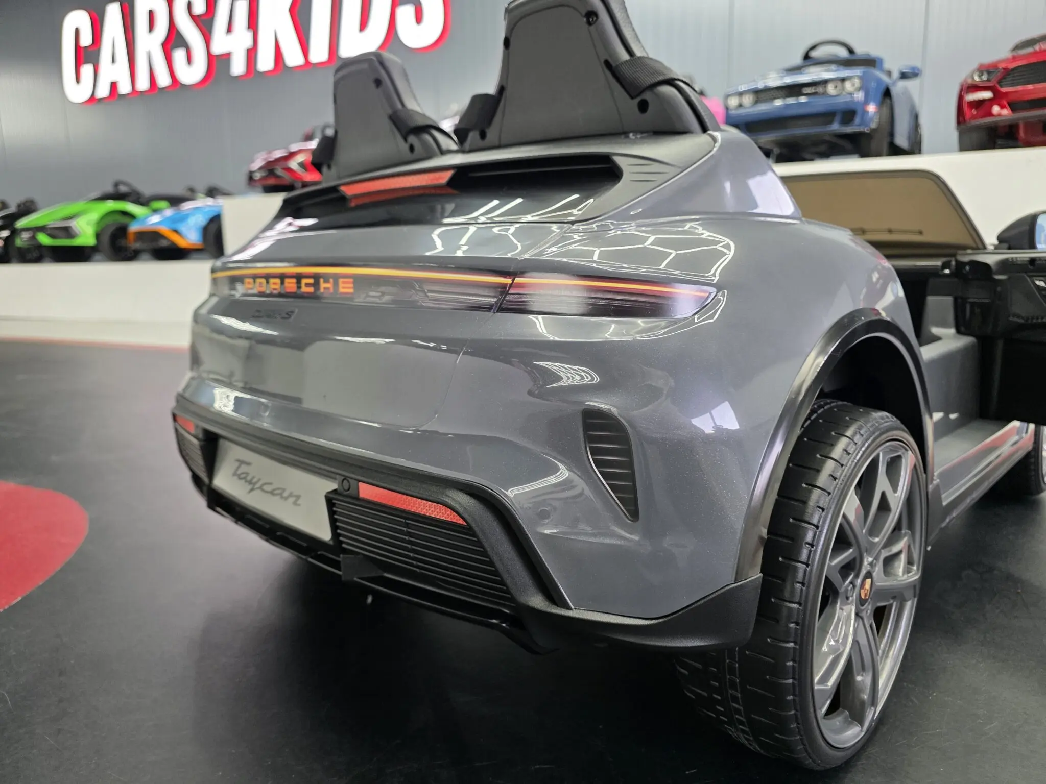 Mașină electrică Porsche Taycan Turbo S 24V Gri, 2 Locuri, licență oficială – Telecomandă 2.4G, Scaun Piele [4]