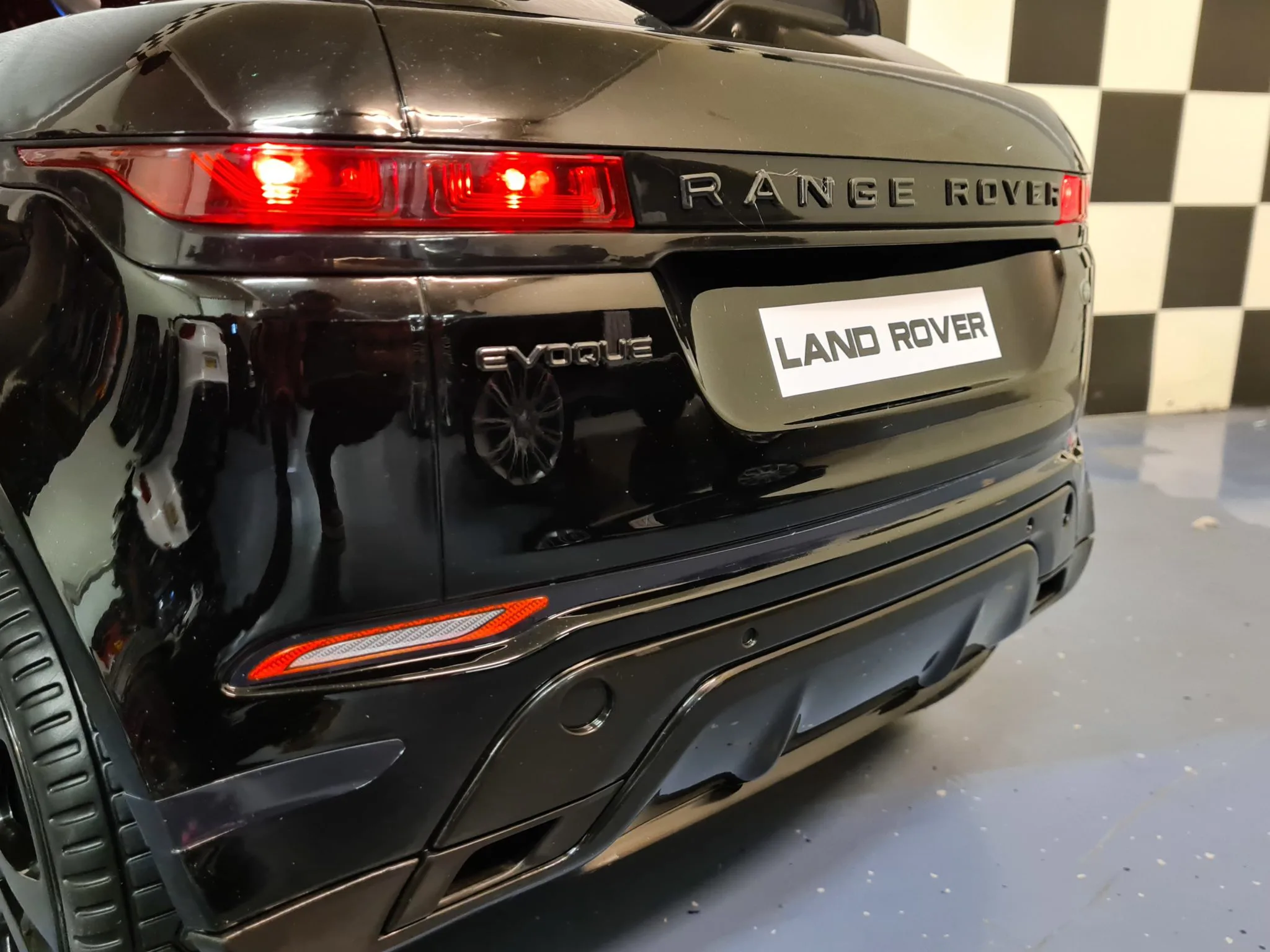 Mașină electrică Range Rover Evoque 4×4 12V Negru Metalic – Telecomandă 2.4G, 4 Motoare, Scaun Piele [4]