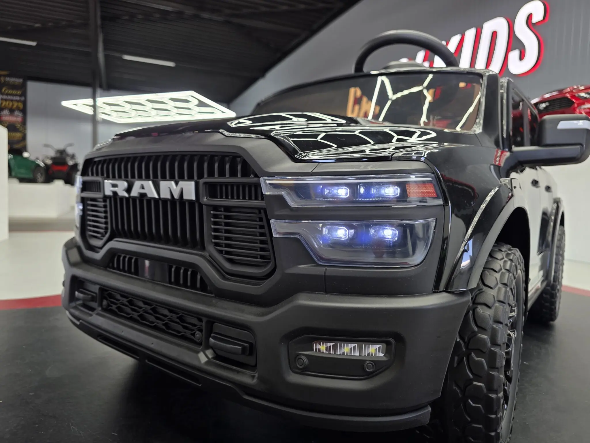 Mașinuță Electrică Copii Dodge RAM Pick-up 12V, Telecomandă, Bluetooth, Șa Piele, Soft Start, Negru [3]