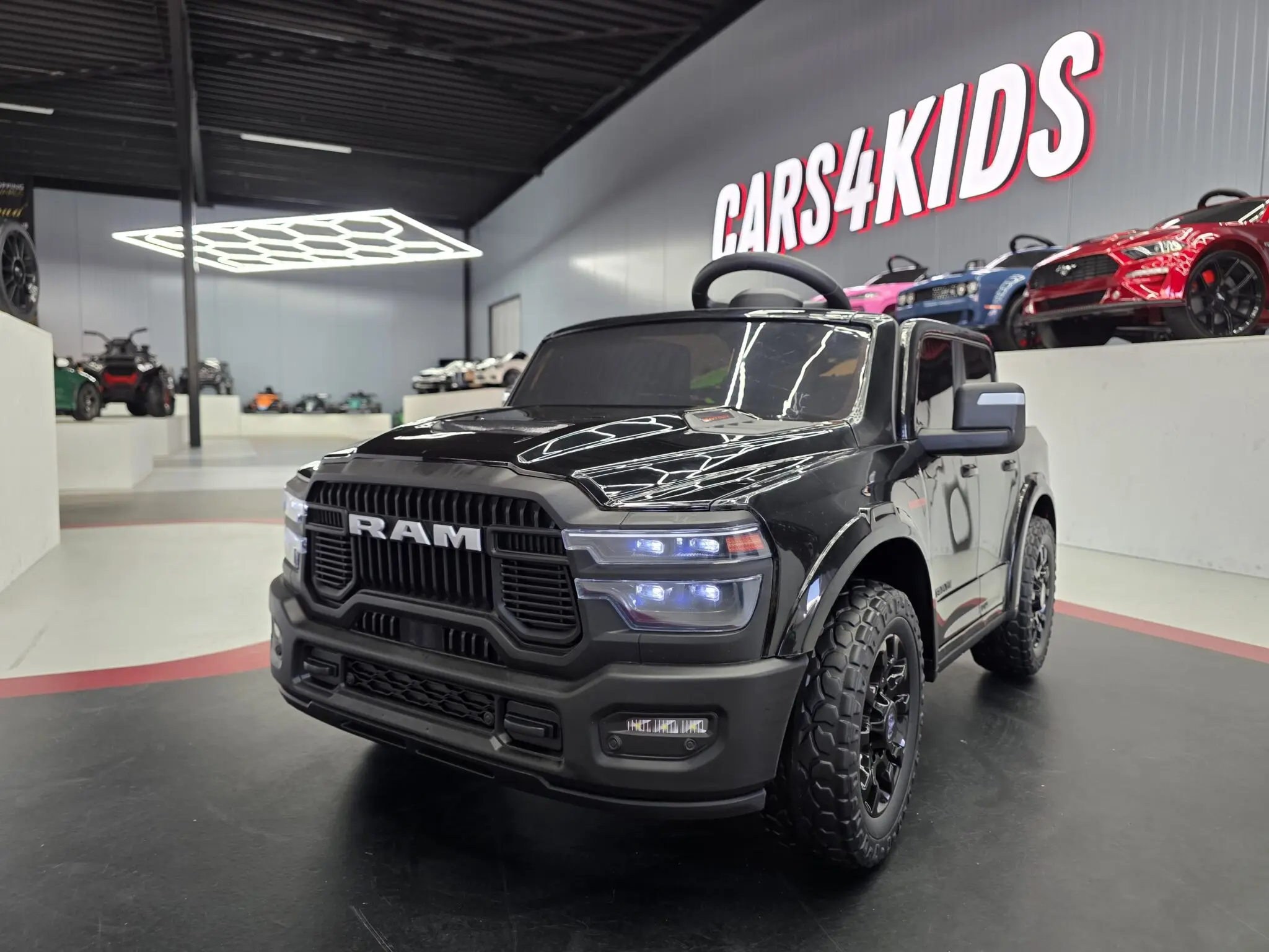 Mașinuță Electrică Copii Dodge RAM Pick-up 12V, Telecomandă, Bluetooth, Șa Piele, Soft Start, Negru [1]