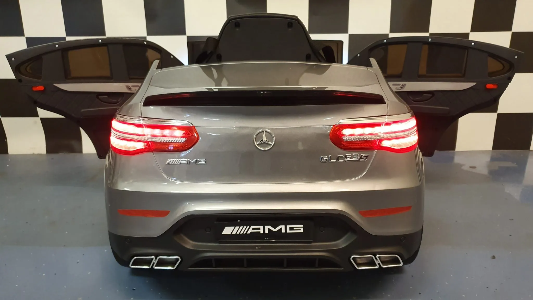 Mașinuță electrică copii Mercedes GLC 63 AMG 12V, 4 motoare, scaun piele, centură 5 puncte, gri metalizat [5]