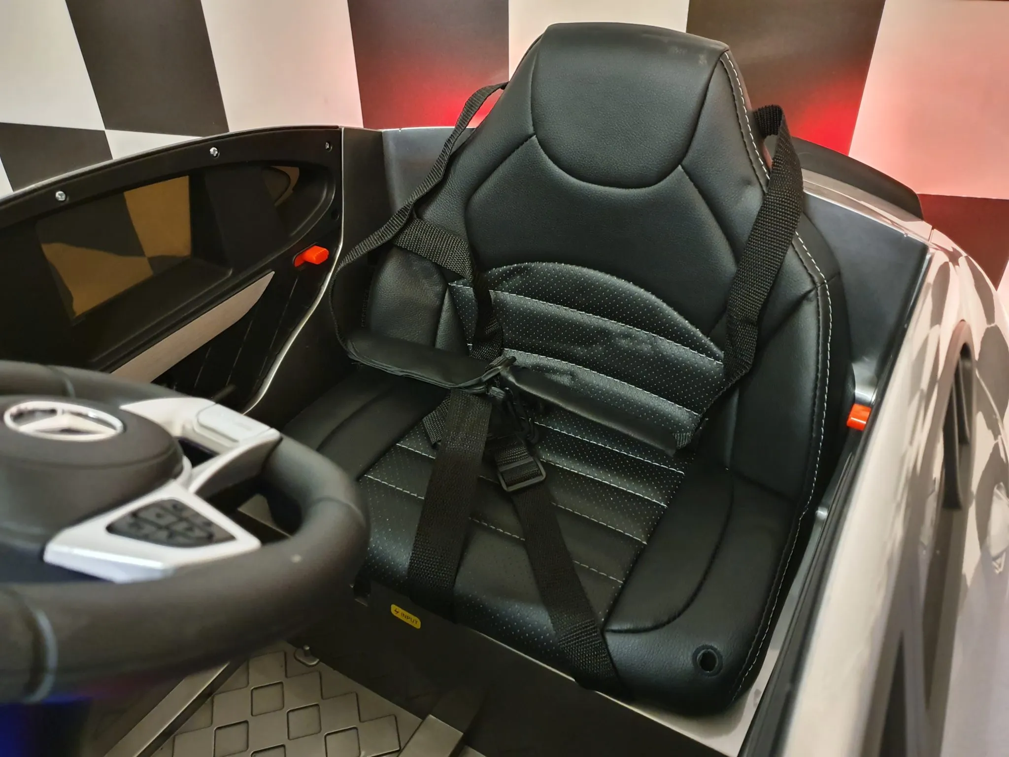 Mașinuță electrică copii Mercedes GLC 63 AMG 12V, 4 motoare, scaun piele, centură 5 puncte, gri metalizat [7]