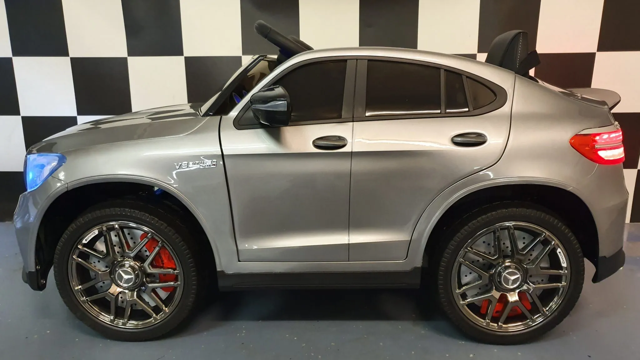 Mașinuță electrică copii Mercedes GLC 63 AMG 12V, 4 motoare, scaun piele, centură 5 puncte, gri metalizat [3]