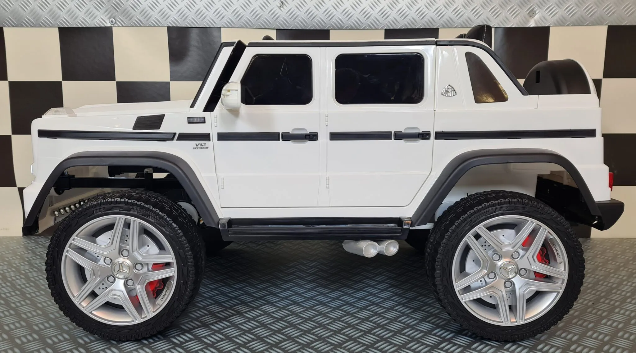 Mașinuță electrică copii Mercedes Maybach G650 12V, 4 motoare, scaun piele, telecomandă, alb [4]