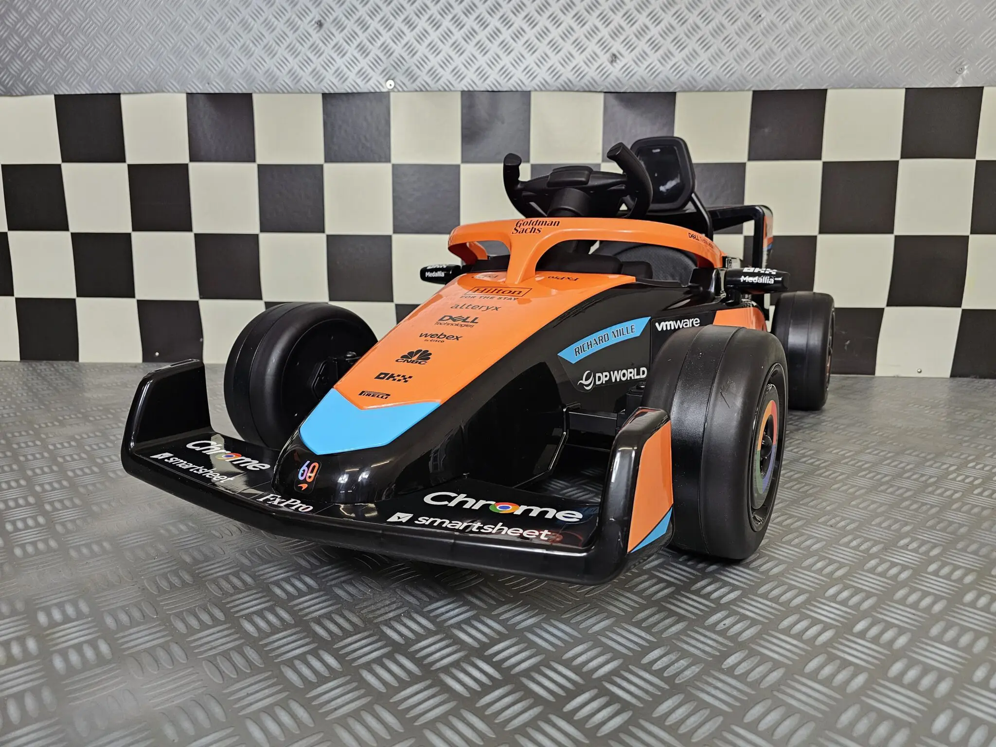 Mașinuță Electrică McLaren Formula 1 12V Portocaliu – Licență Oficială McLaren, Bluetooth, Telecomandă 2.4G, Scaun Piele | 3-5 Ani, Max. 30 kg [1]