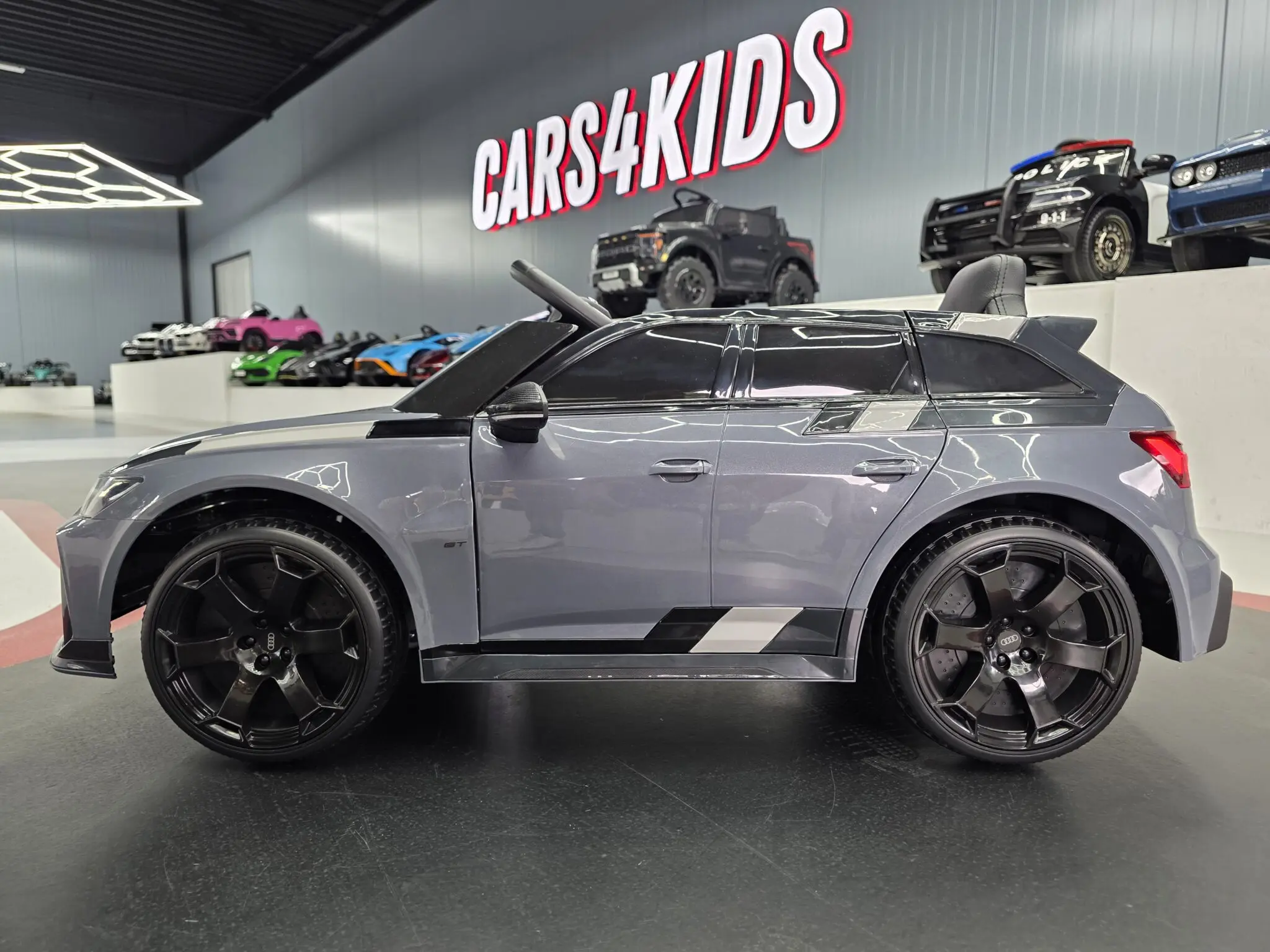 Mașinuță electrică pentru copii Audi RS6 Avant GT 12V Gri 112x61x47cm – licență oficială Audi, telecomandă parentală și soft start [5]