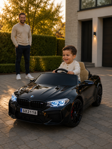 Mașinuțe electrice 24V - Mașinuță Electrică pentru Copii BMW M5 24V Negru Metalic – Suspensii, Bluetooth, Scaun Reglabil, Telecomandă 2.4G, Roți EVA | 3 Ani+, Max. 30 kg