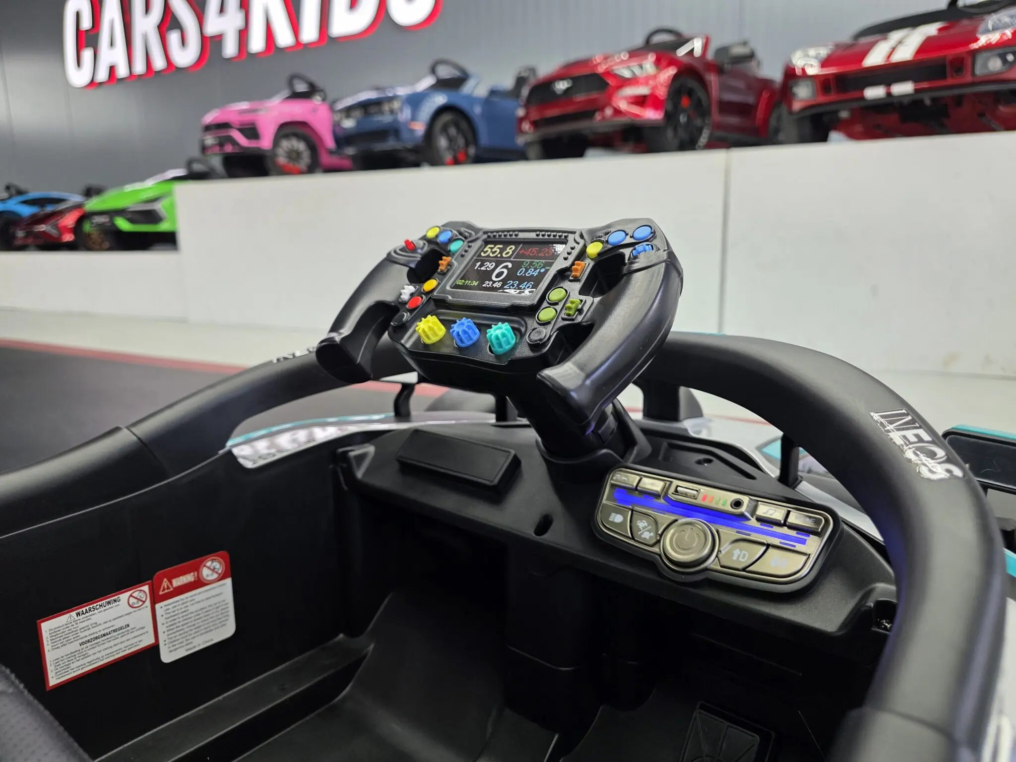 Mașinuță Electrică pentru Copii Mercedes Formula 1 12V Negru – 2 Motoare 35W, Bluetooth, Telecomandă 2.4G, Roți EVA | 3-5 Ani, Max. 30 kg [8]