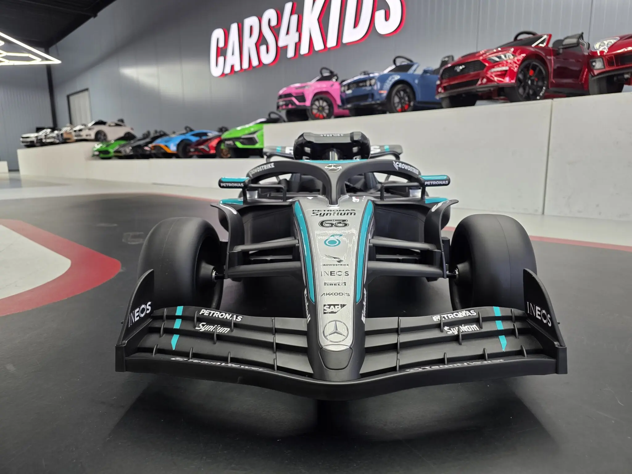 Mașinuță Electrică pentru Copii Mercedes Formula 1 12V Negru – 2 Motoare 35W, Bluetooth, Telecomandă 2.4G, Roți EVA | 3-5 Ani, Max. 30 kg [2]