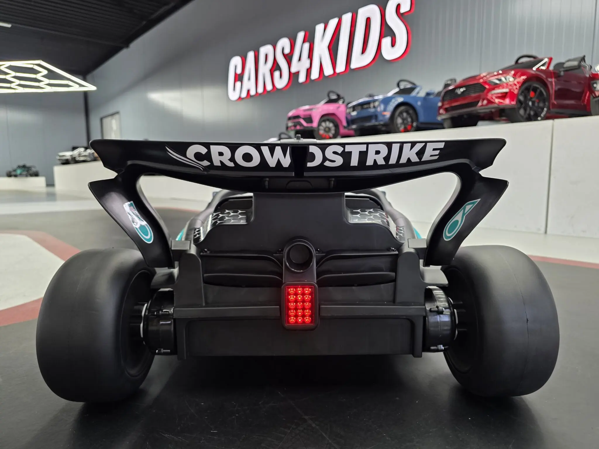 Mașinuță Electrică pentru Copii Mercedes Formula 1 12V Negru – 2 Motoare 35W, Bluetooth, Telecomandă 2.4G, Roți EVA | 3-5 Ani, Max. 30 kg [5]
