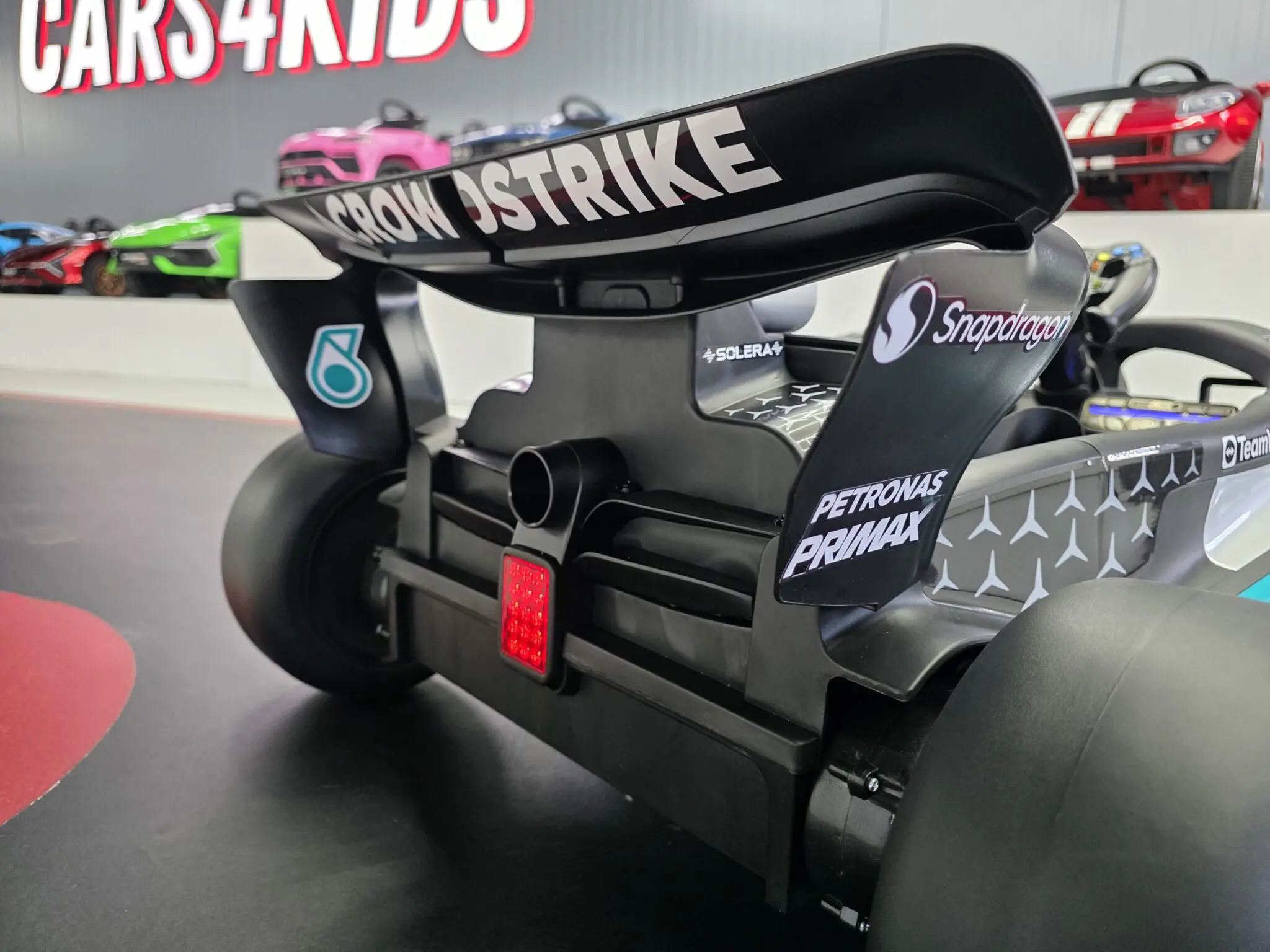 Mașinuță Electrică pentru Copii Mercedes Formula 1 12V Negru – 2 Motoare 35W, Bluetooth, Telecomandă 2.4G, Roți EVA | 3-5 Ani, Max. 30 kg [6]