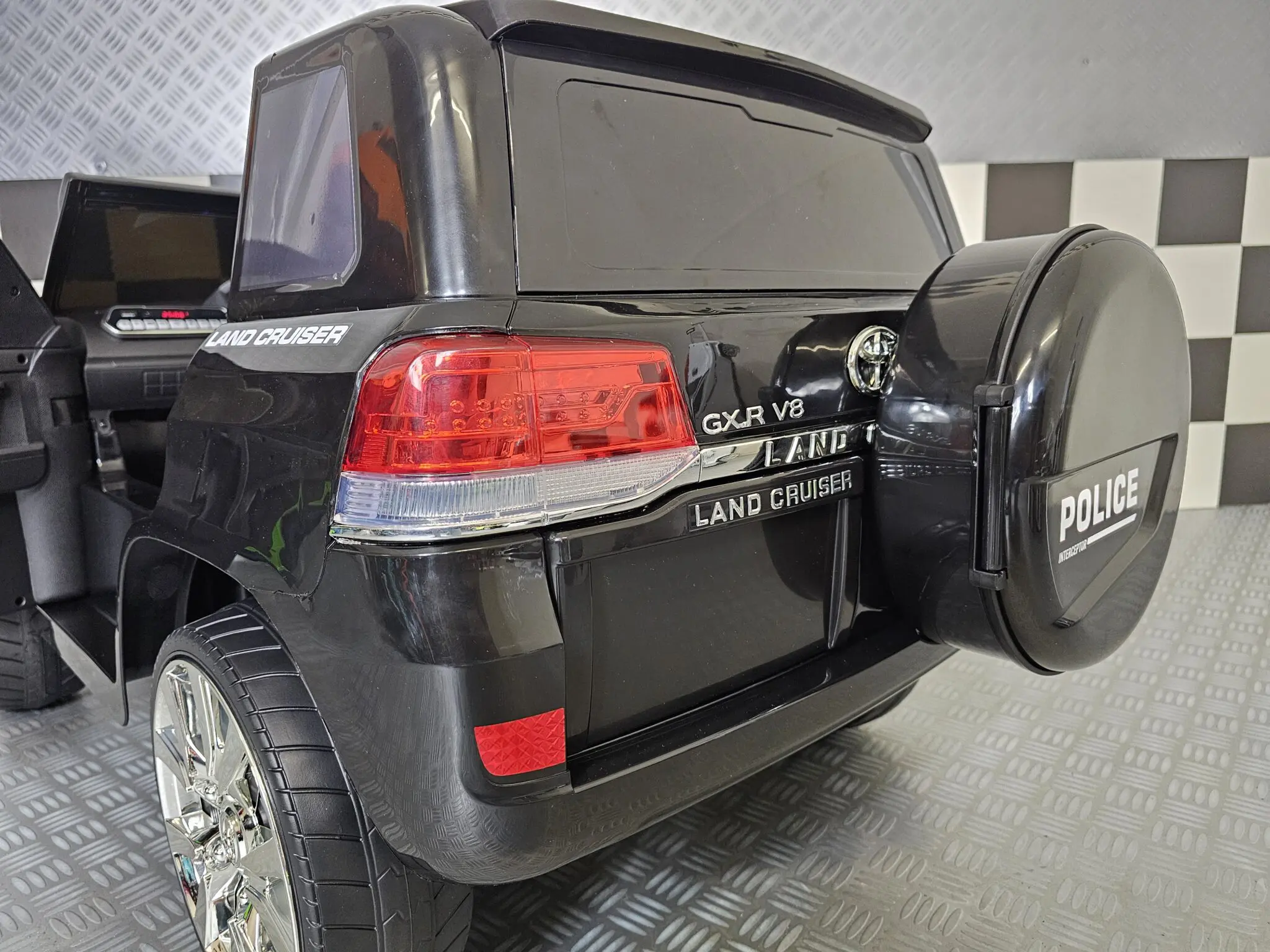 Mașinuță Electrică Toyota Land Cruiser Police 24V Negru – Licență Oficială Toyota, 4 Motoare, Suspensii, Telecomandă 2.4G | 3-5 Ani [6]