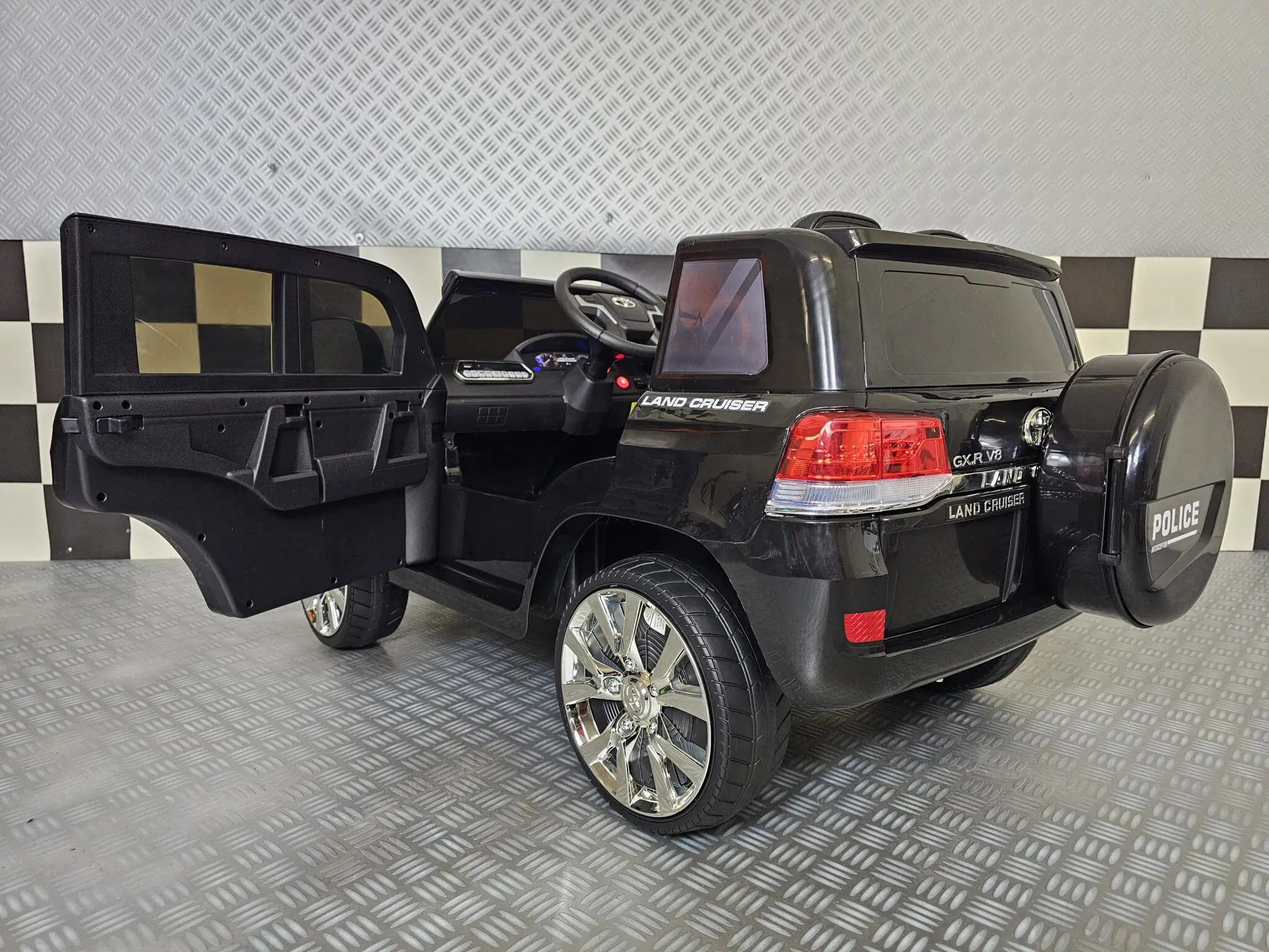 Mașinuță Electrică Toyota Land Cruiser Police 24V Negru – Licență Oficială Toyota, 4 Motoare, Suspensii, Telecomandă 2.4G | 3-5 Ani [5]