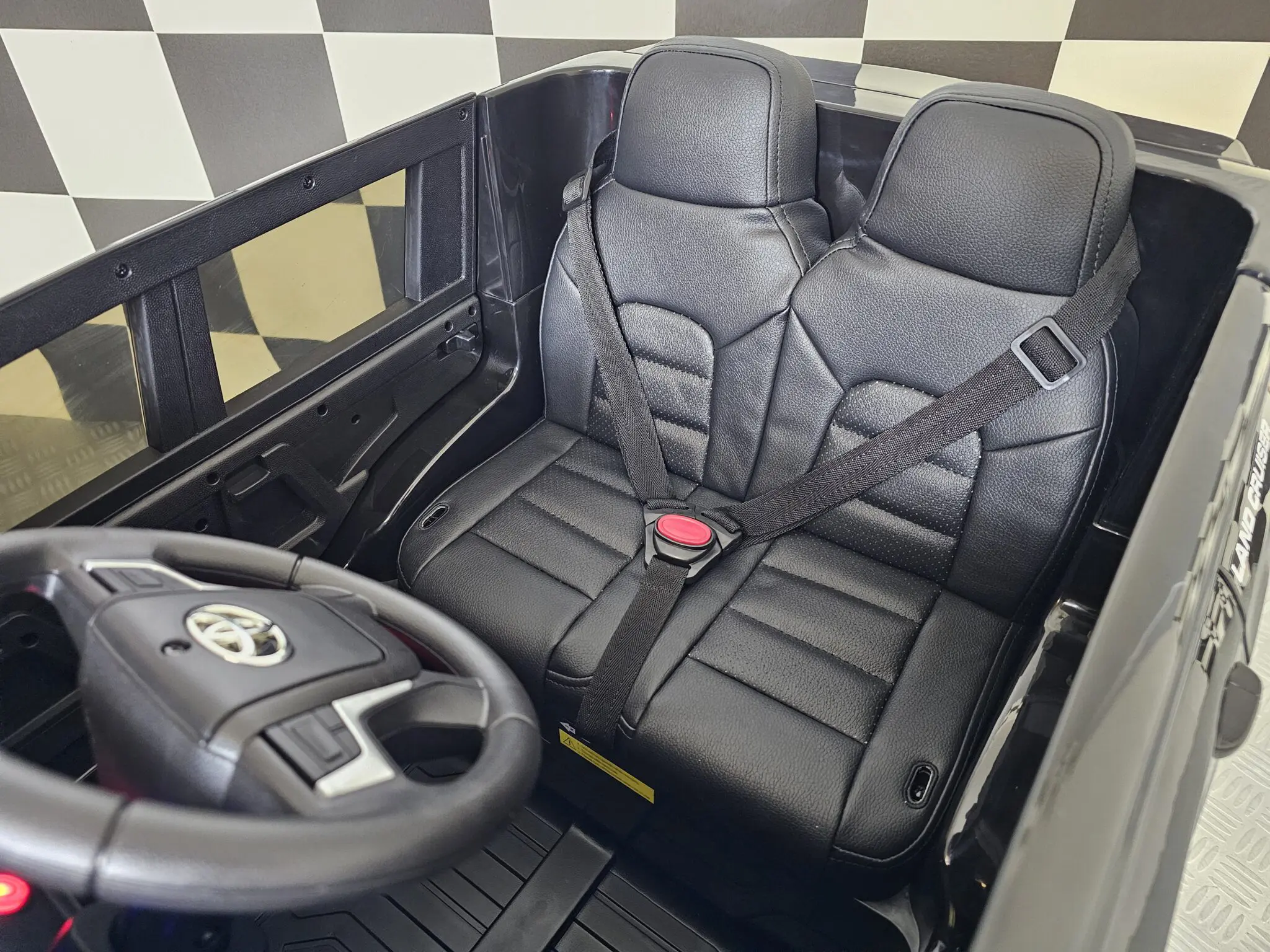 Mașinuță Electrică Toyota Land Cruiser Police 24V Negru – Licență Oficială Toyota, 4 Motoare, Suspensii, Telecomandă 2.4G | 3-5 Ani [9]
