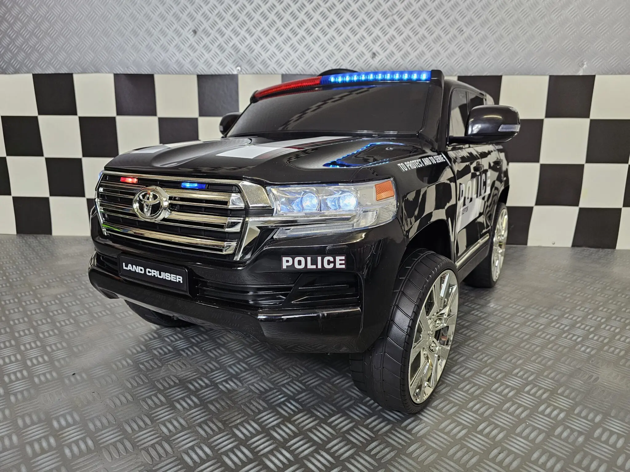 Mașinuță Electrică Toyota Land Cruiser Police 24V Negru – Licență Oficială Toyota, 4 Motoare, Suspensii, Telecomandă 2.4G | 3-5 Ani [1]