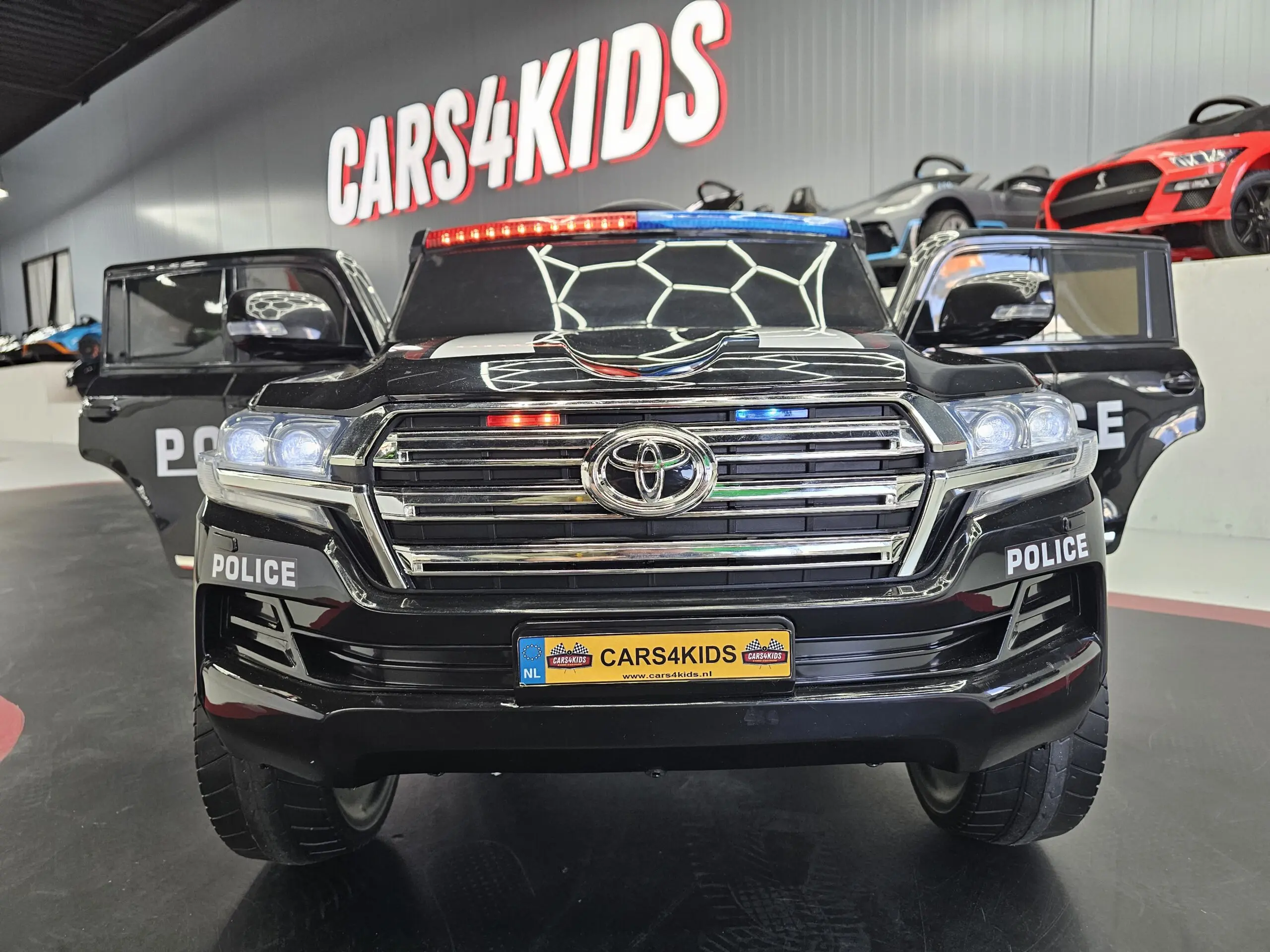 Mașinuță Electrică Toyota Land Cruiser Police 24V Negru – Licență Oficială Toyota, Girofar LED, Telecomandă 2.4G | 3-5 Ani [5]
