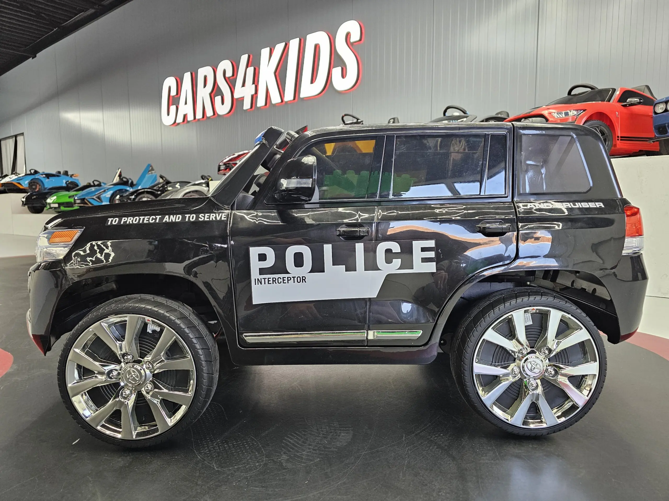 Mașinuță Electrică Toyota Land Cruiser Police 24V Negru – Licență Oficială Toyota, Girofar LED, Telecomandă 2.4G | 3-5 Ani [6]
