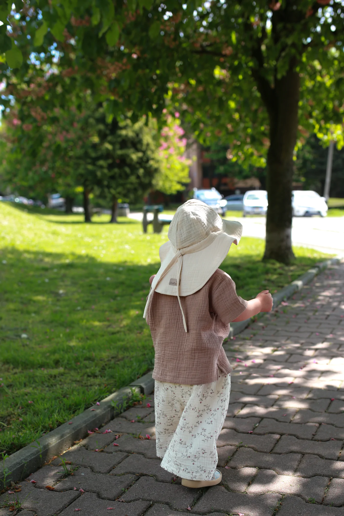Pălărie de Soare din Muselină BabyLy – Nisip Natural, Protecție Completă Cap-Urechi-Ceafă, Reglabilă | 0-3 Ani, Handmade Polonia [6]