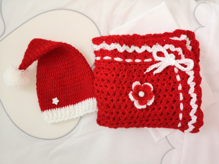 Paturica bebe fir anti scămoșare, 70x65 cm, crosetat manual model unic, roz / alb [3]