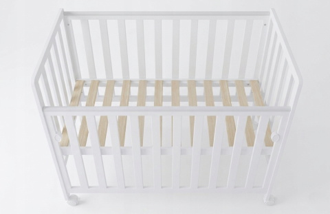 Pătuț Atașabil Co-Sleeper BAMBI 100x50cm Alb din Lemn – Laterală Culisantă, Roți cu Blocare, Somieră Reglabilă 3 Poziții | EN 716-1, Max 15kg [10]